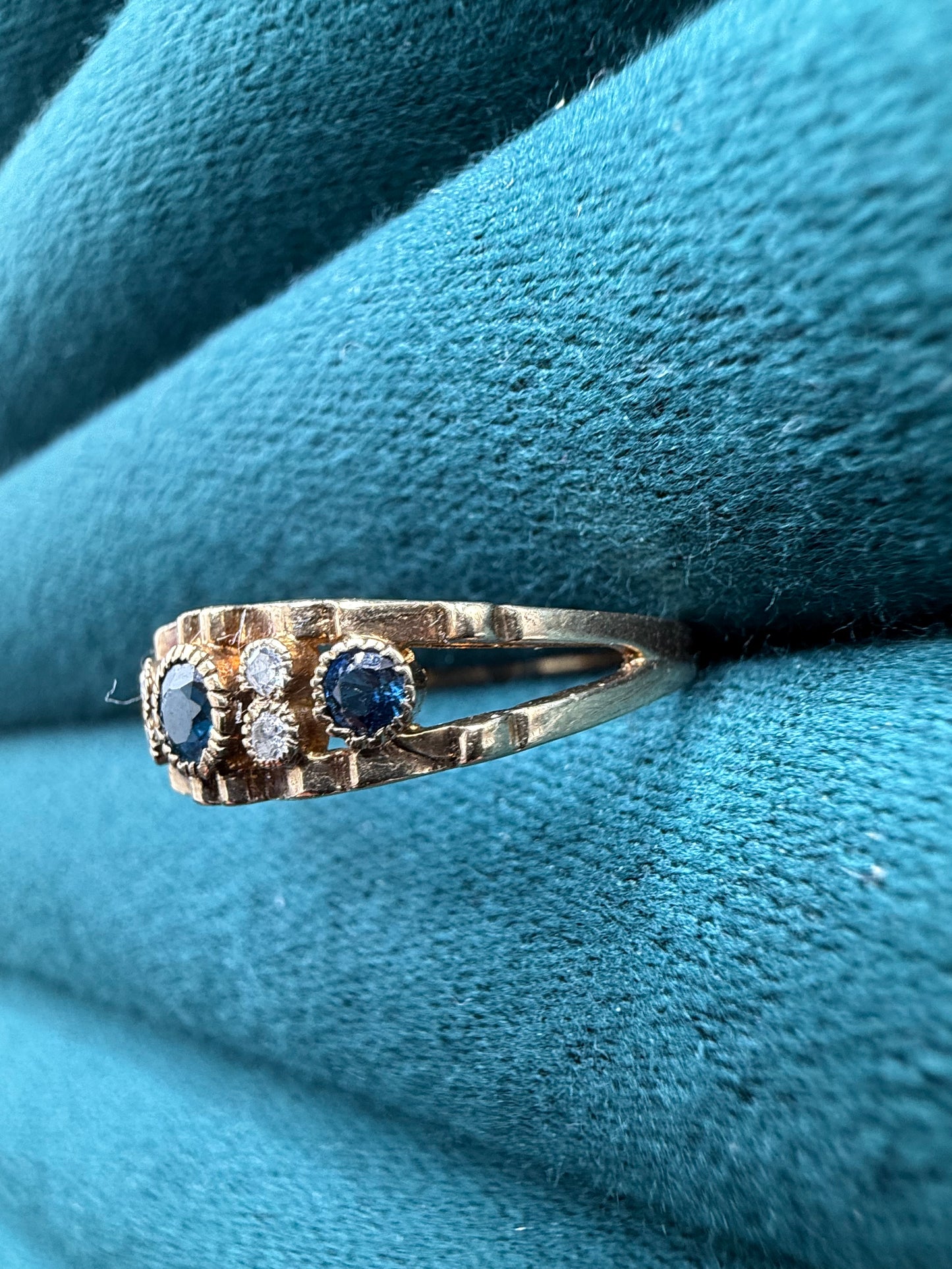 9ct gold sapphire and diamond ring