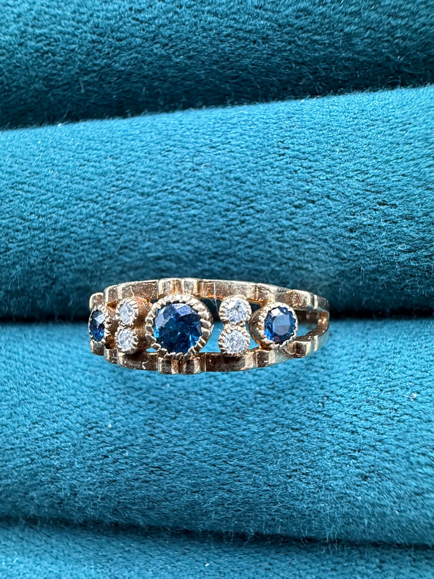 9ct gold sapphire and diamond ring
