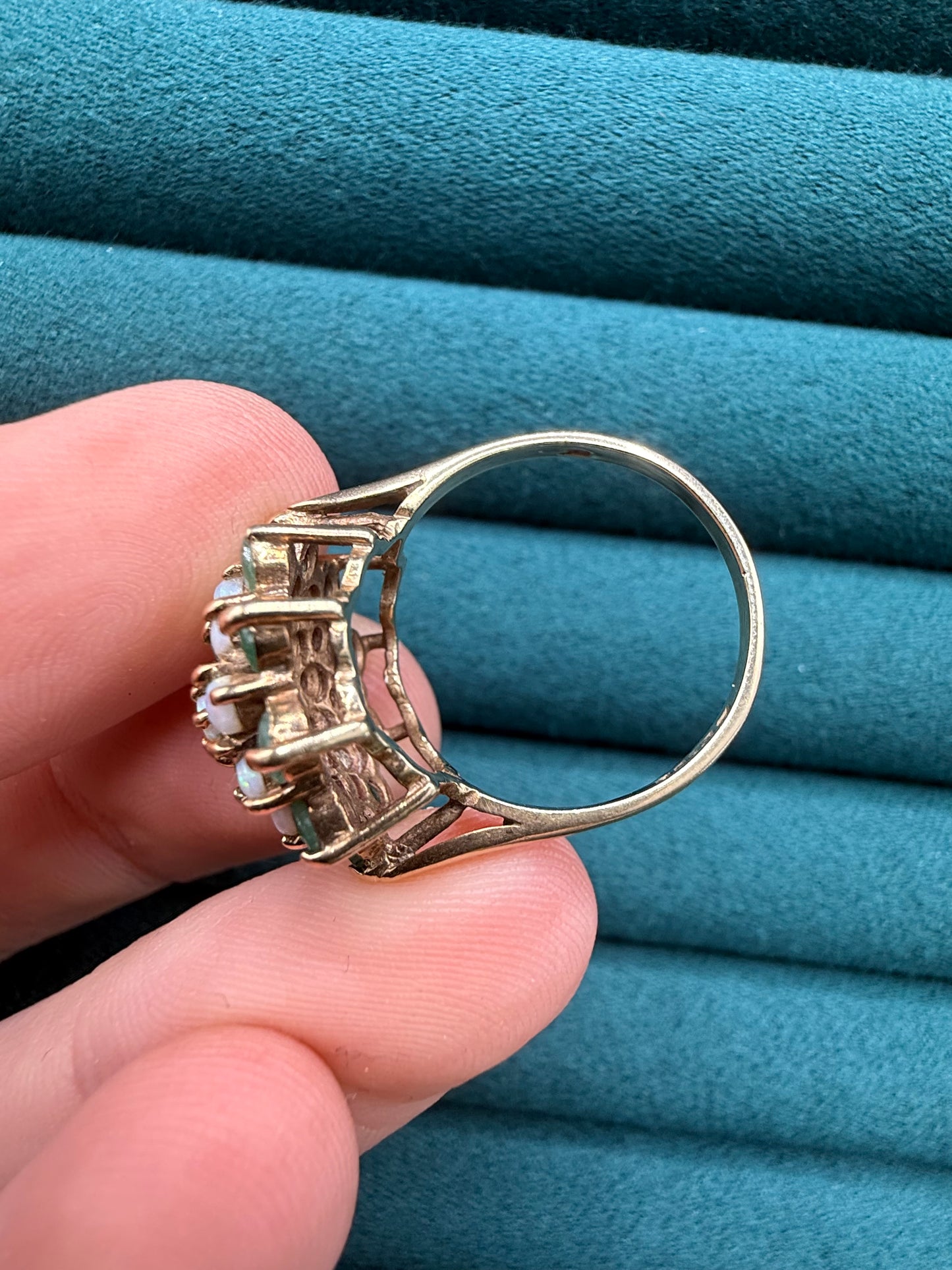 9ct gold emerald and opal ring