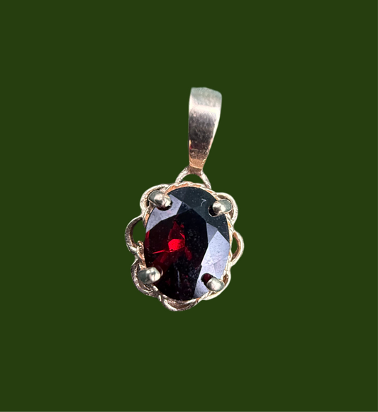9ct gold garnet pendant