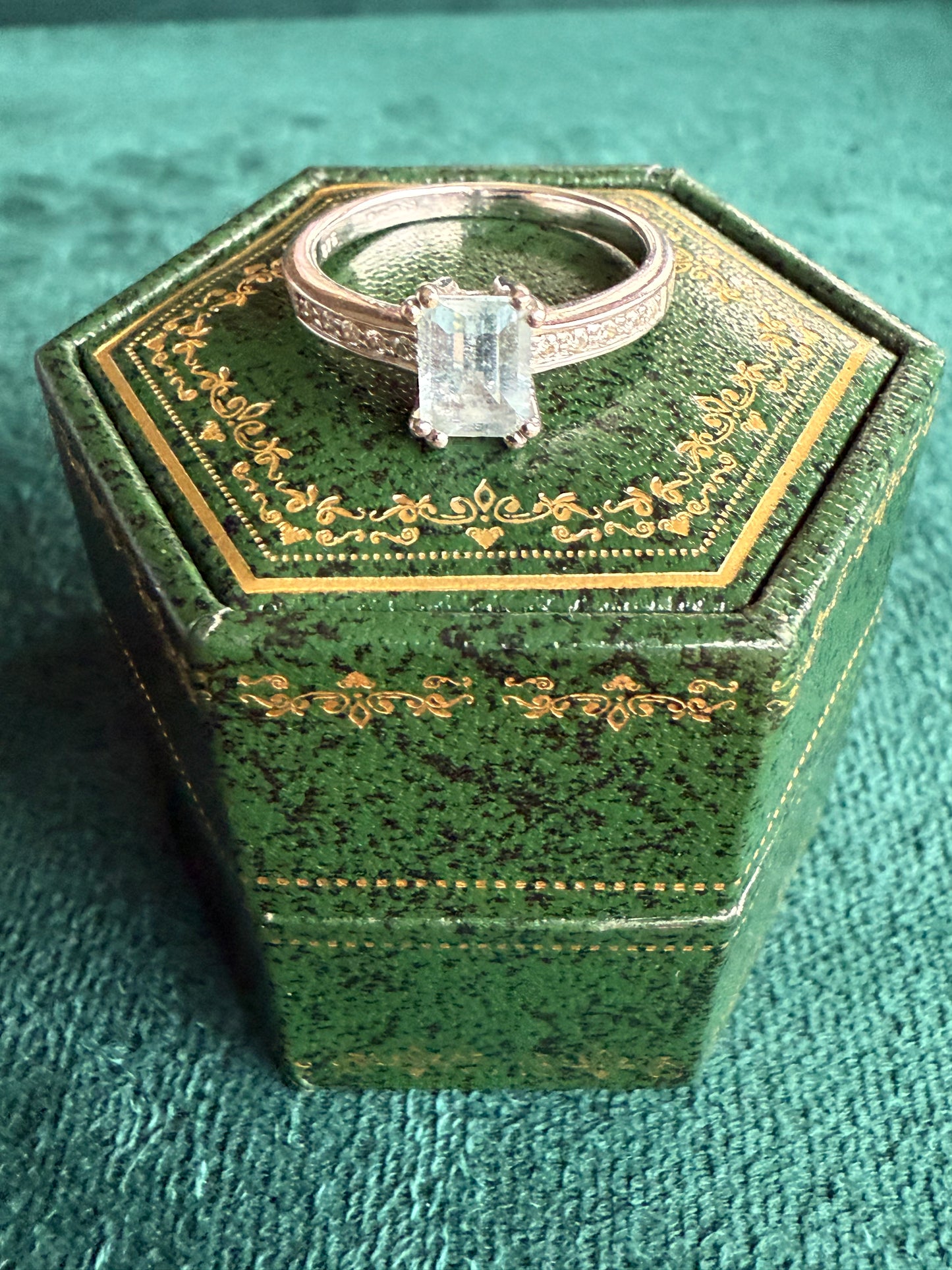 9ct white gold aqua marine and diamond ring