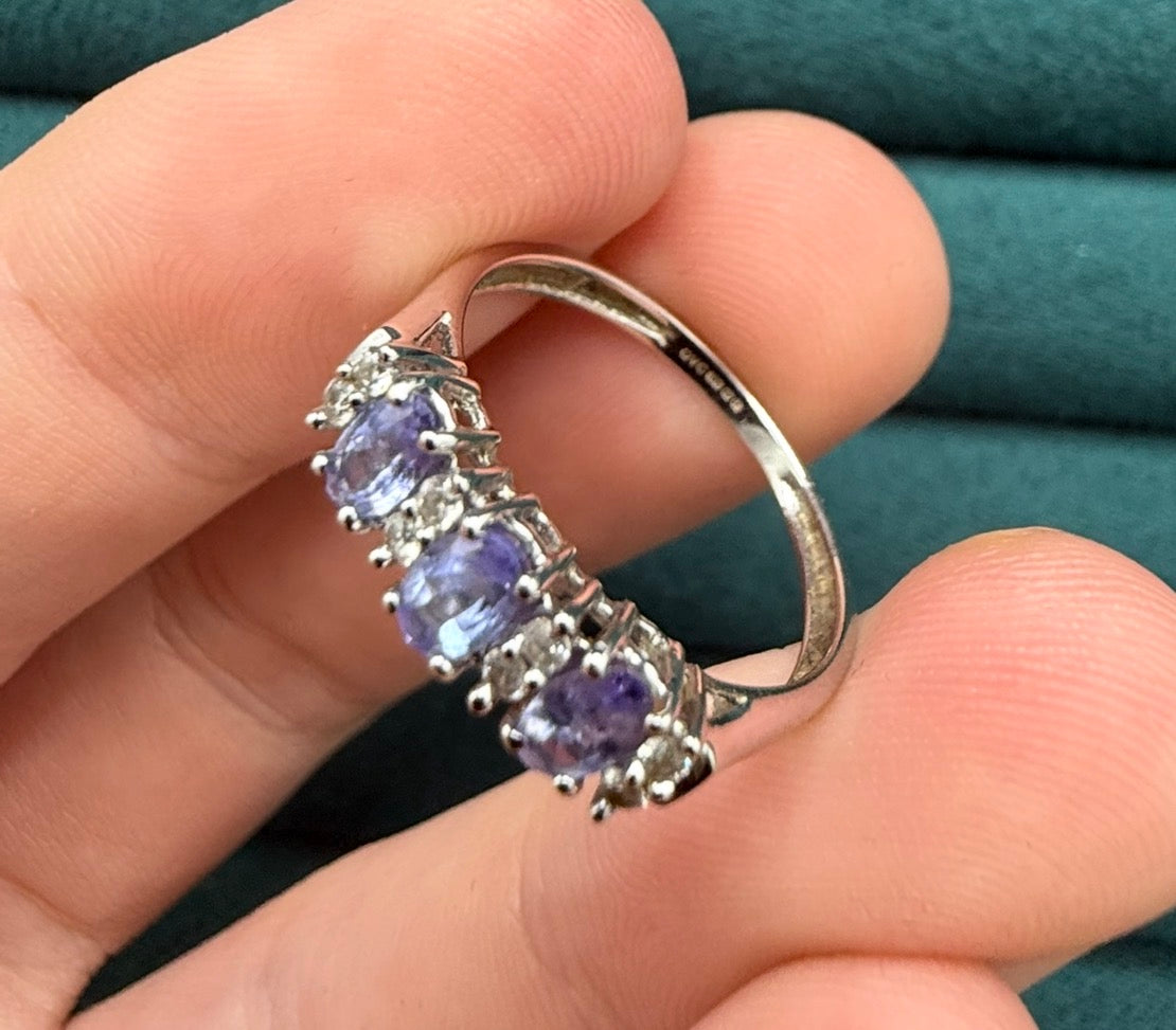 9ct white gold tanzinite and diamond ring