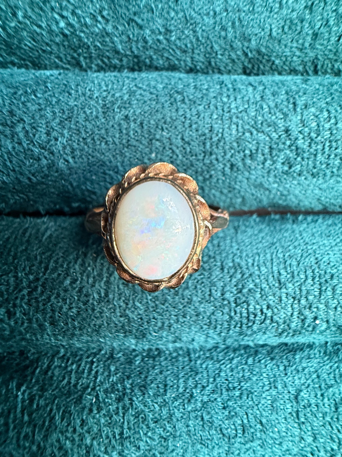9ct gold opal ring