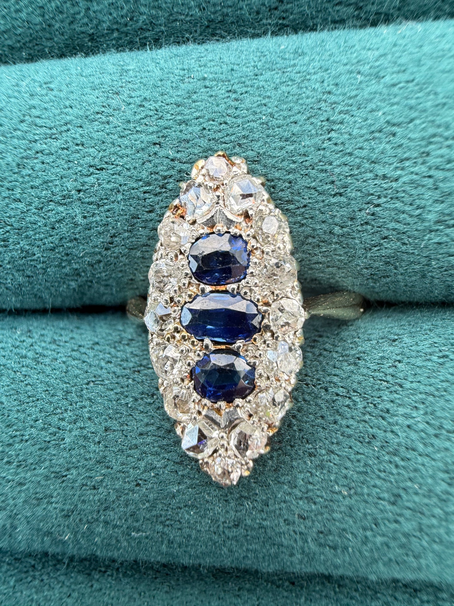 18ct gold sapphire and diamond Kite Ring