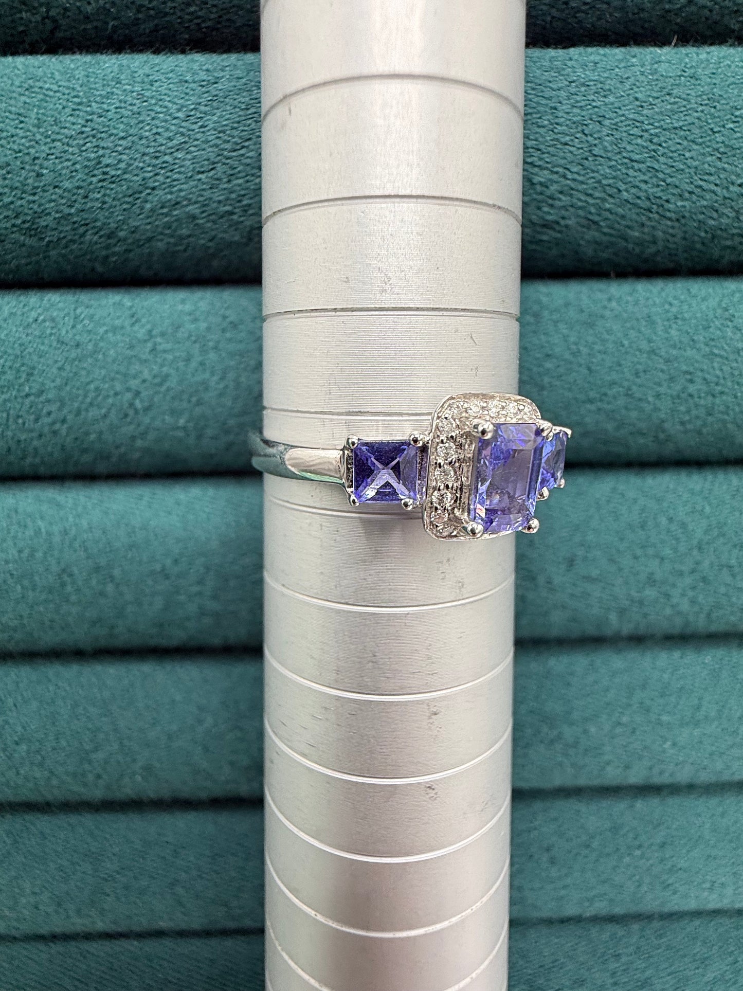 14ct white gold tanzanite and diamond ring