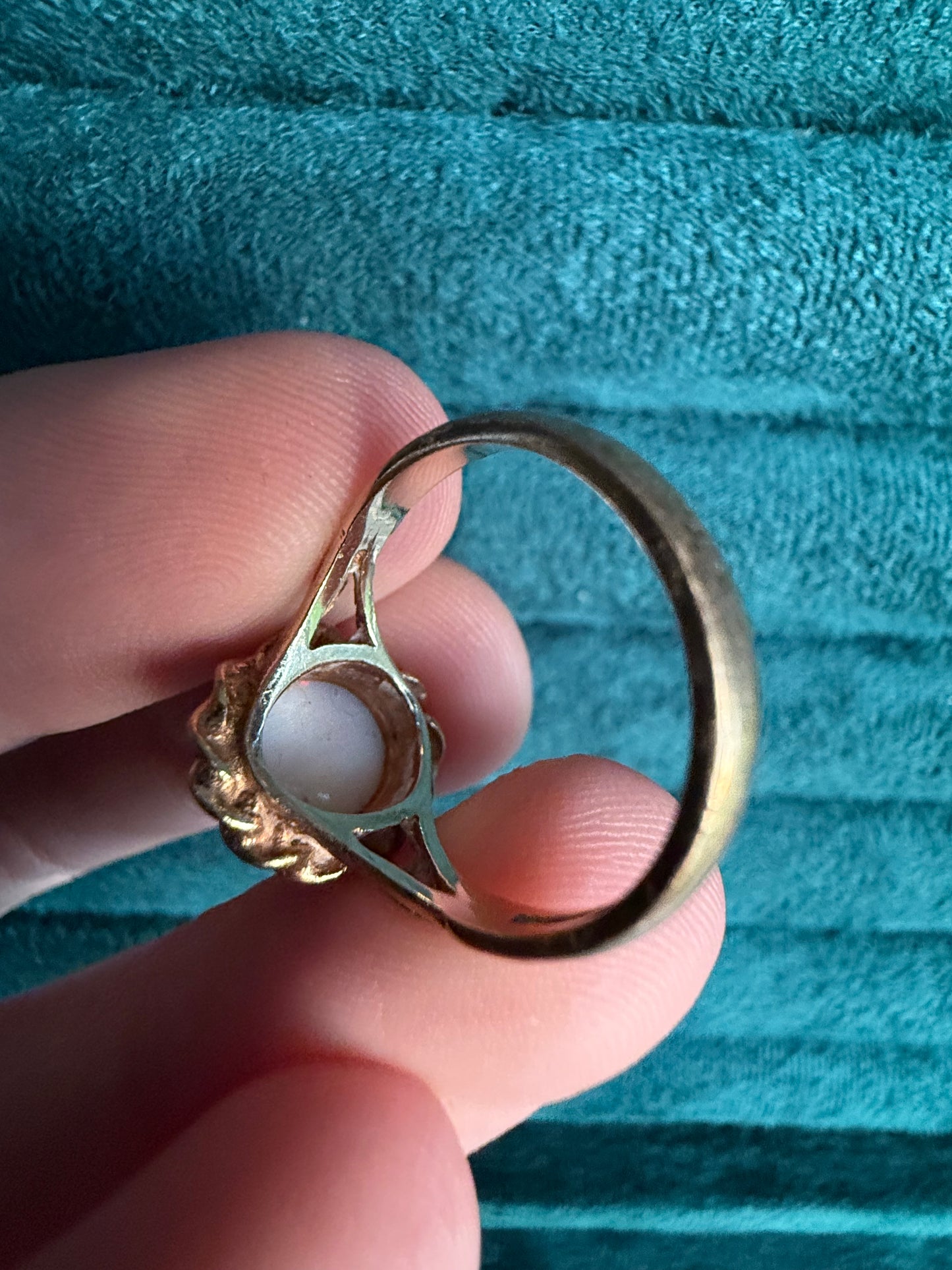 9ct gold opal ring