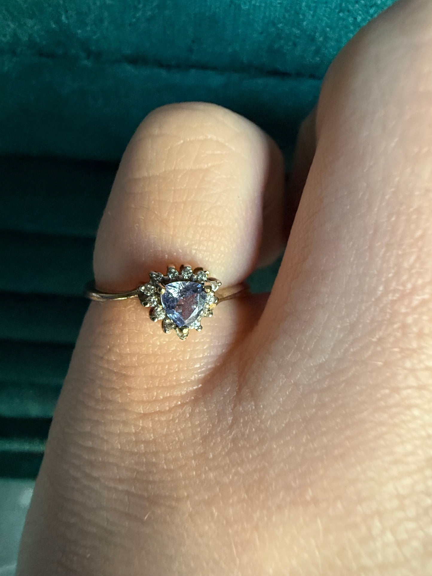 9ct gold tanzanite and diamond ring