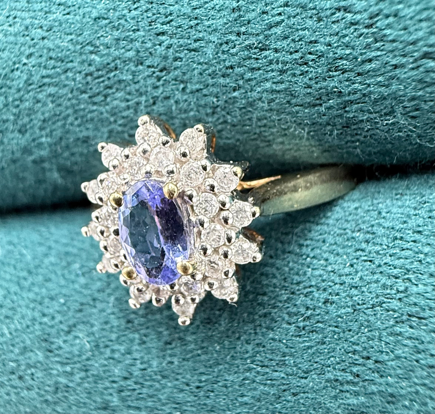 9ct gold tanzanite and diamond cluster ring