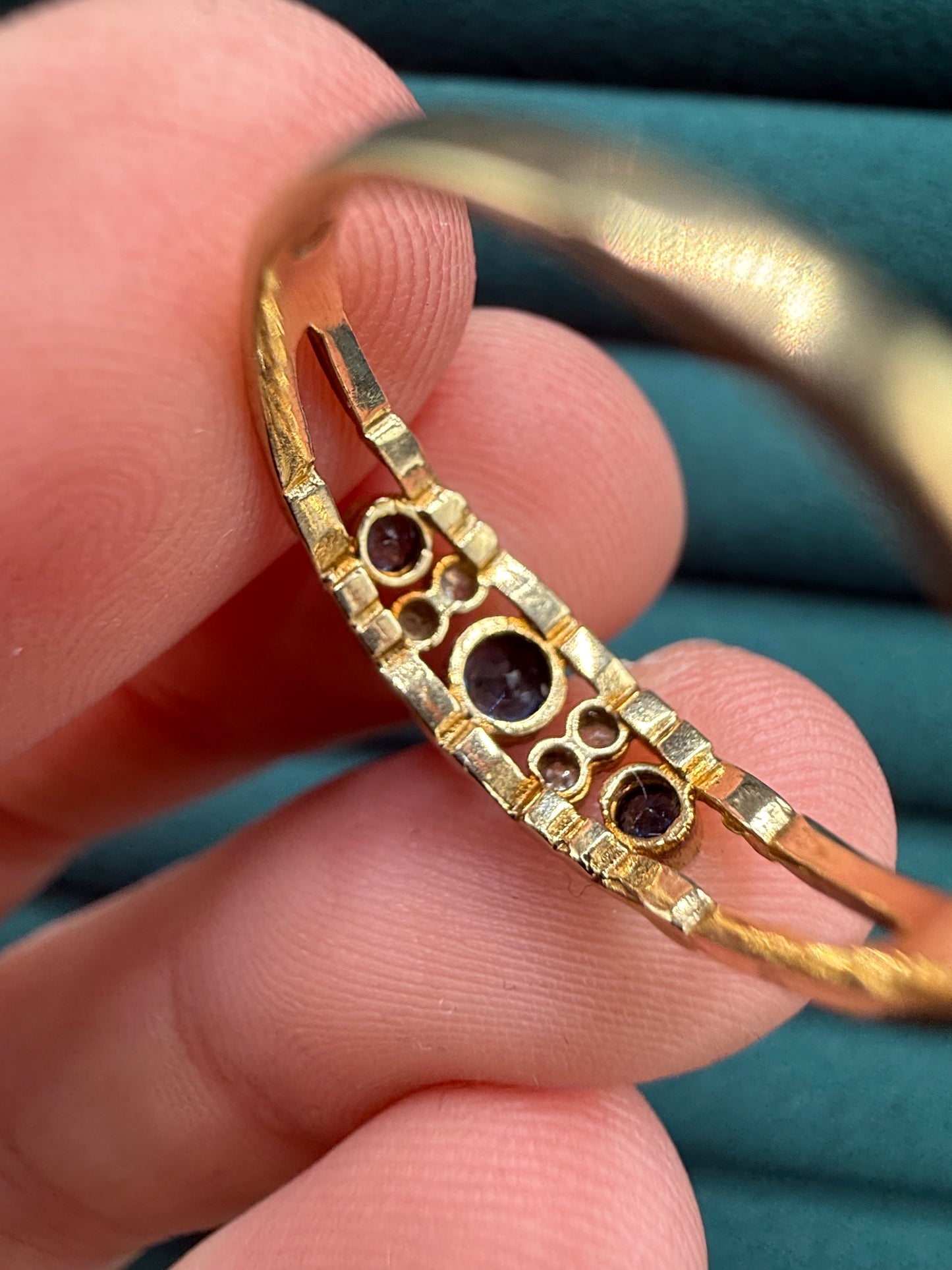 9ct gold sapphire and diamond ring