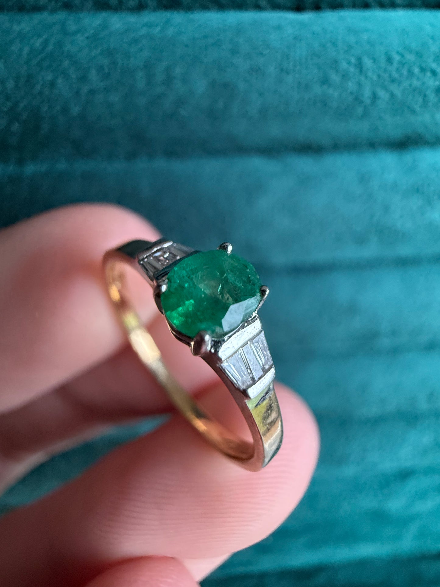 9ct gold emerald and baguette cut diamond ring