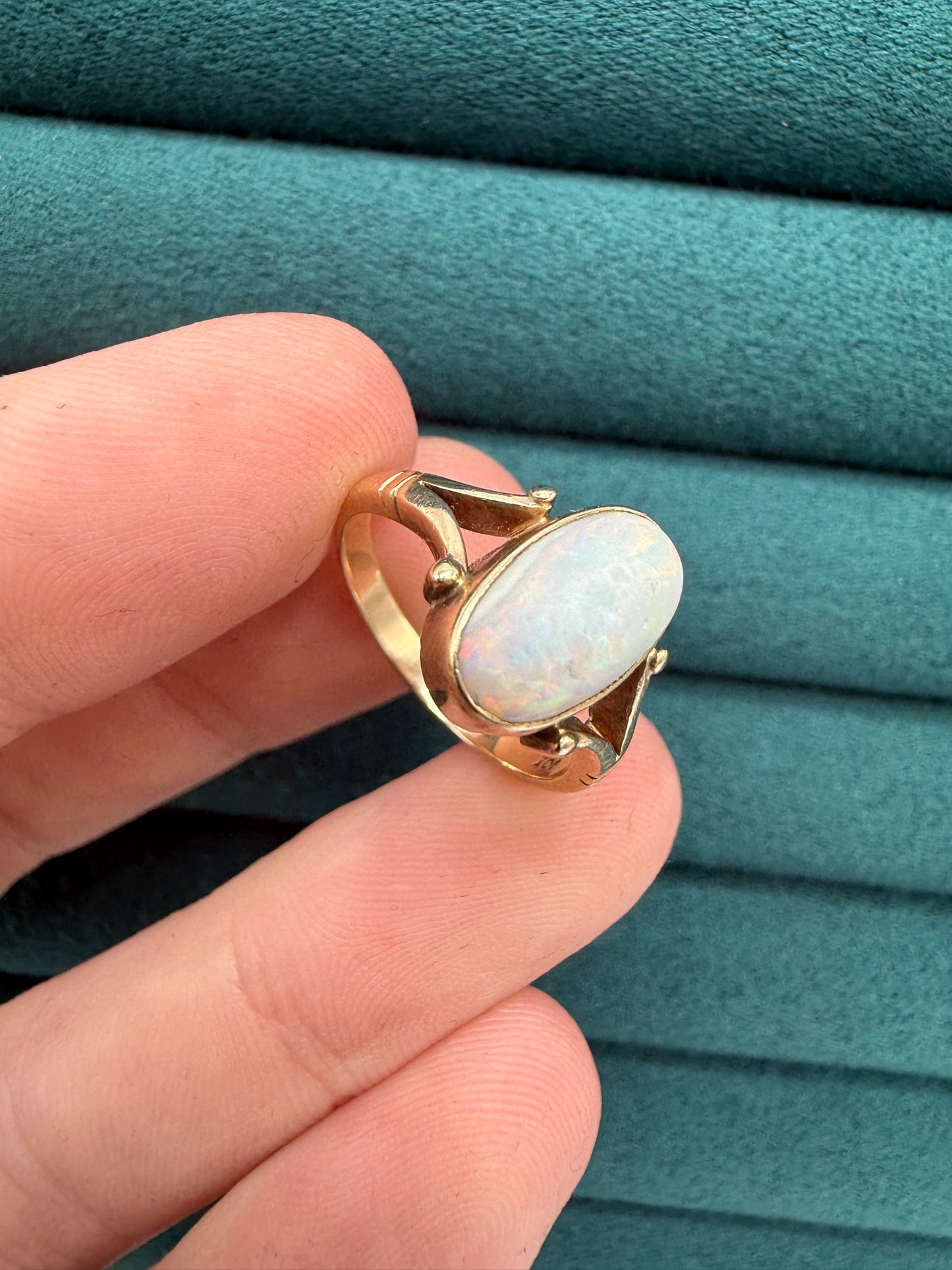9ct gold opal ring