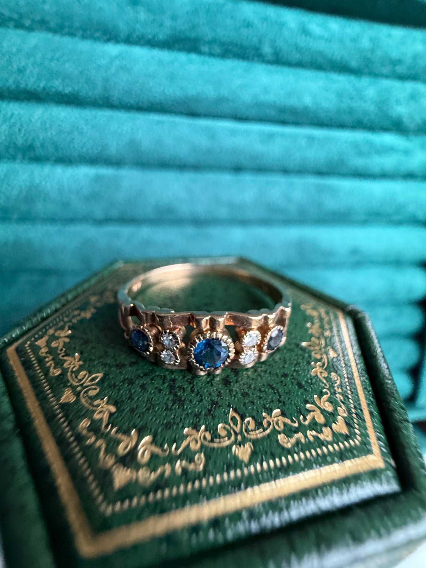 9ct gold sapphire and diamond ring