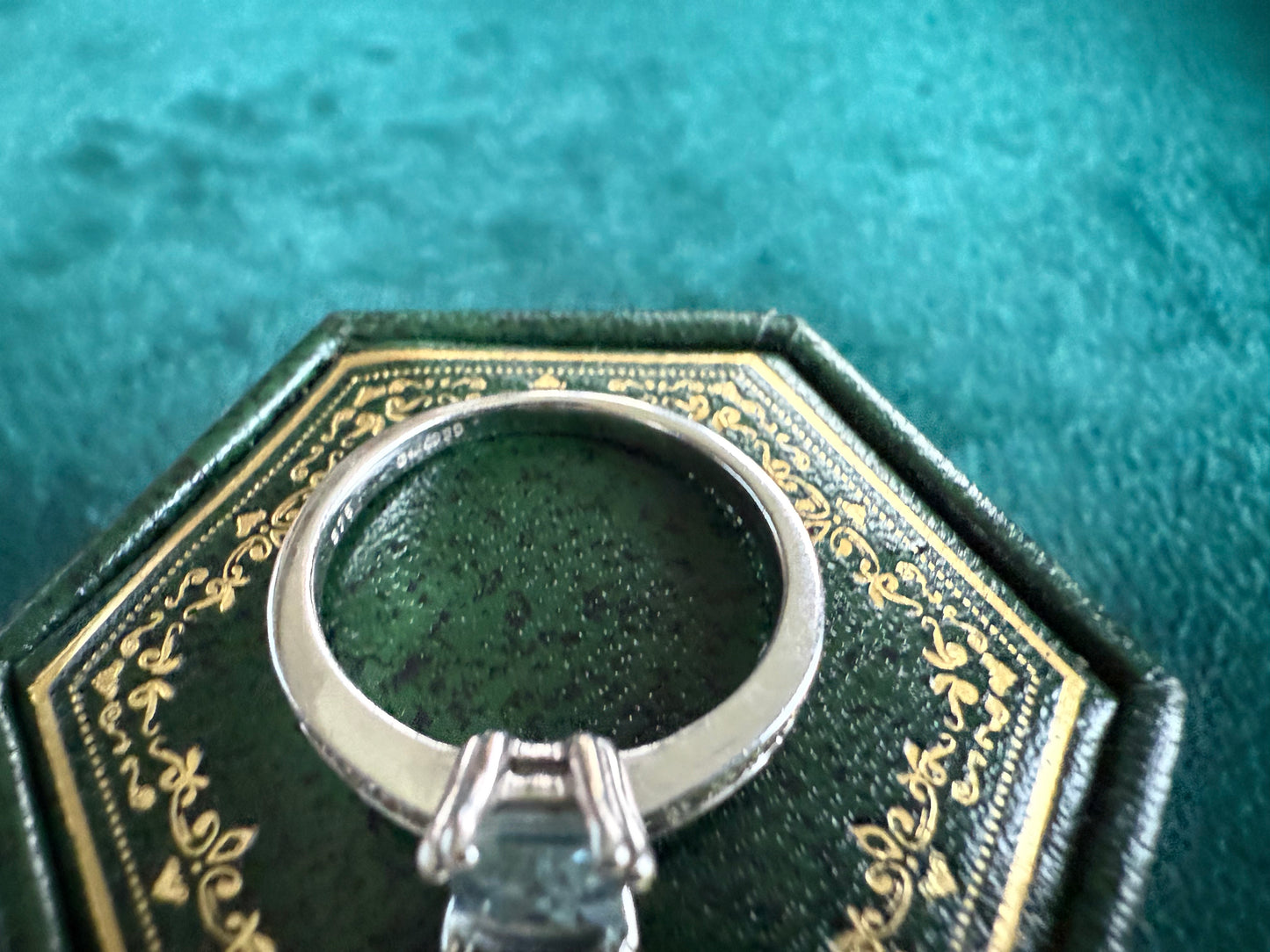 9ct white gold aqua marine and diamond ring