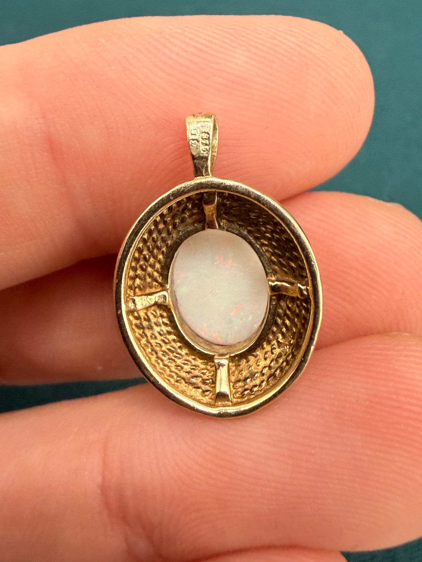 9ct gold basket opal pendant