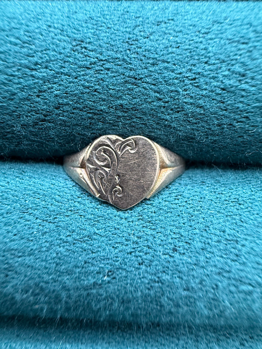 9ct gold heart signet ring