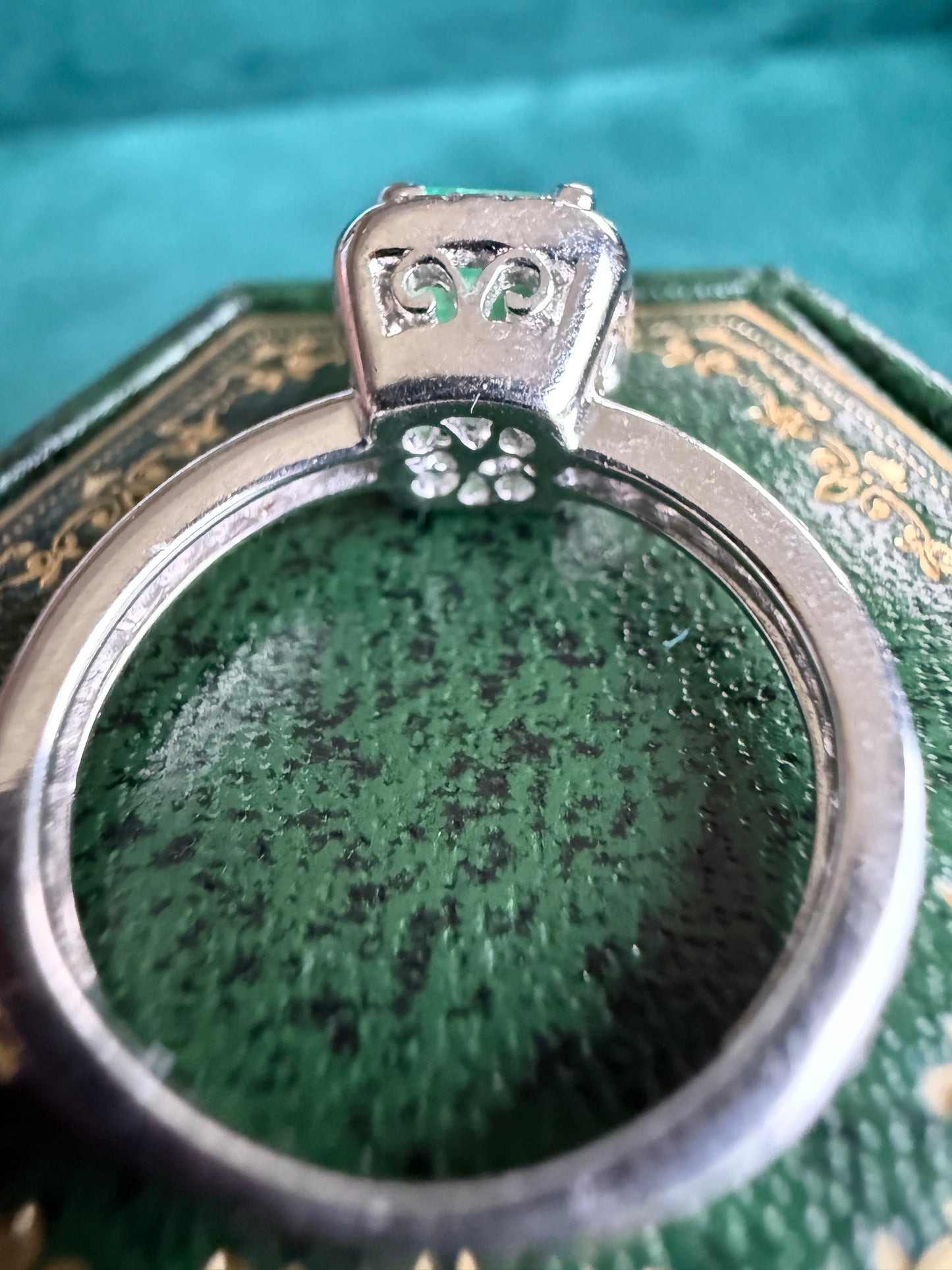 18ct gold emerald and diamond halo ring