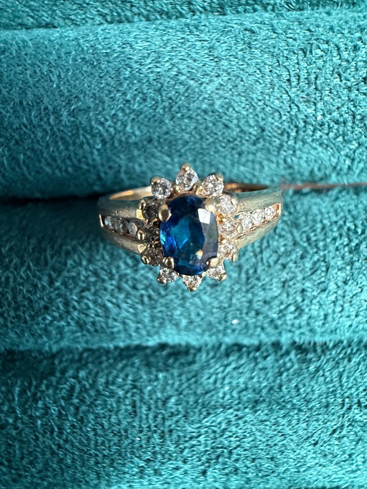 10ct gold sapphire and diamond ring