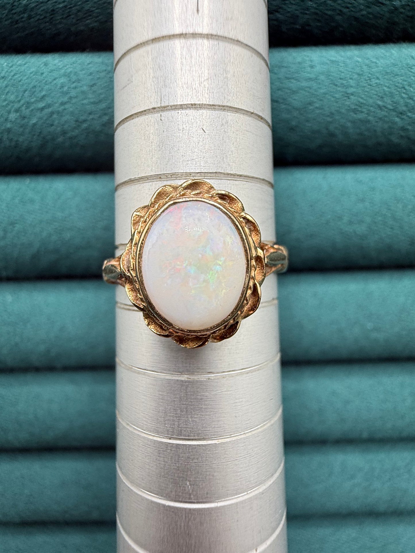 9ct gold opal ring