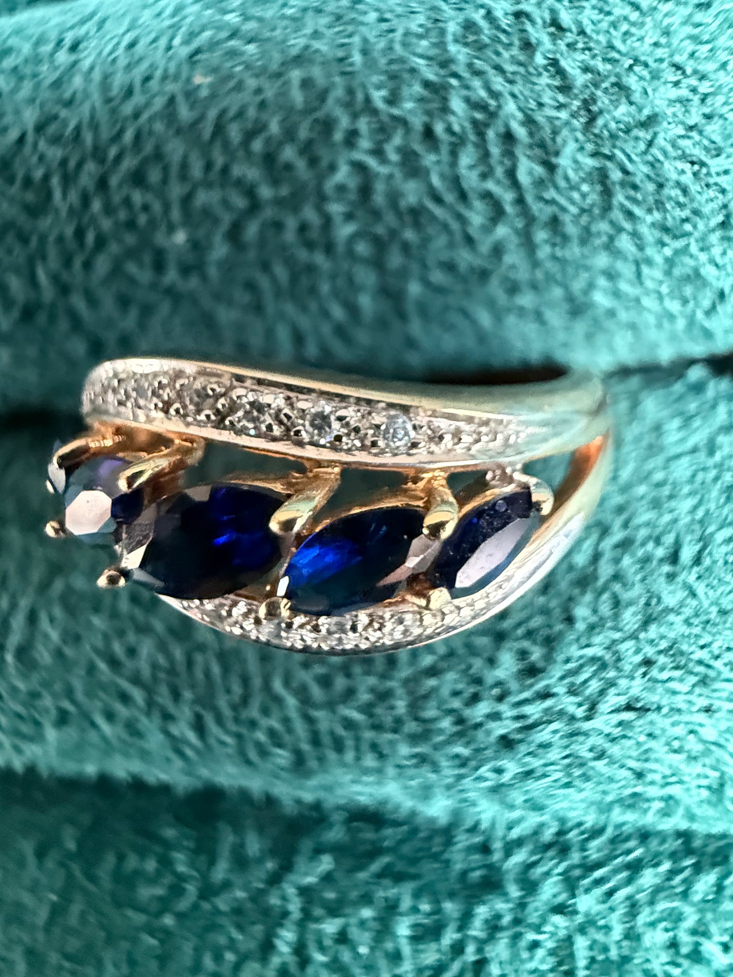 9ct gold sapphire and diamond ring