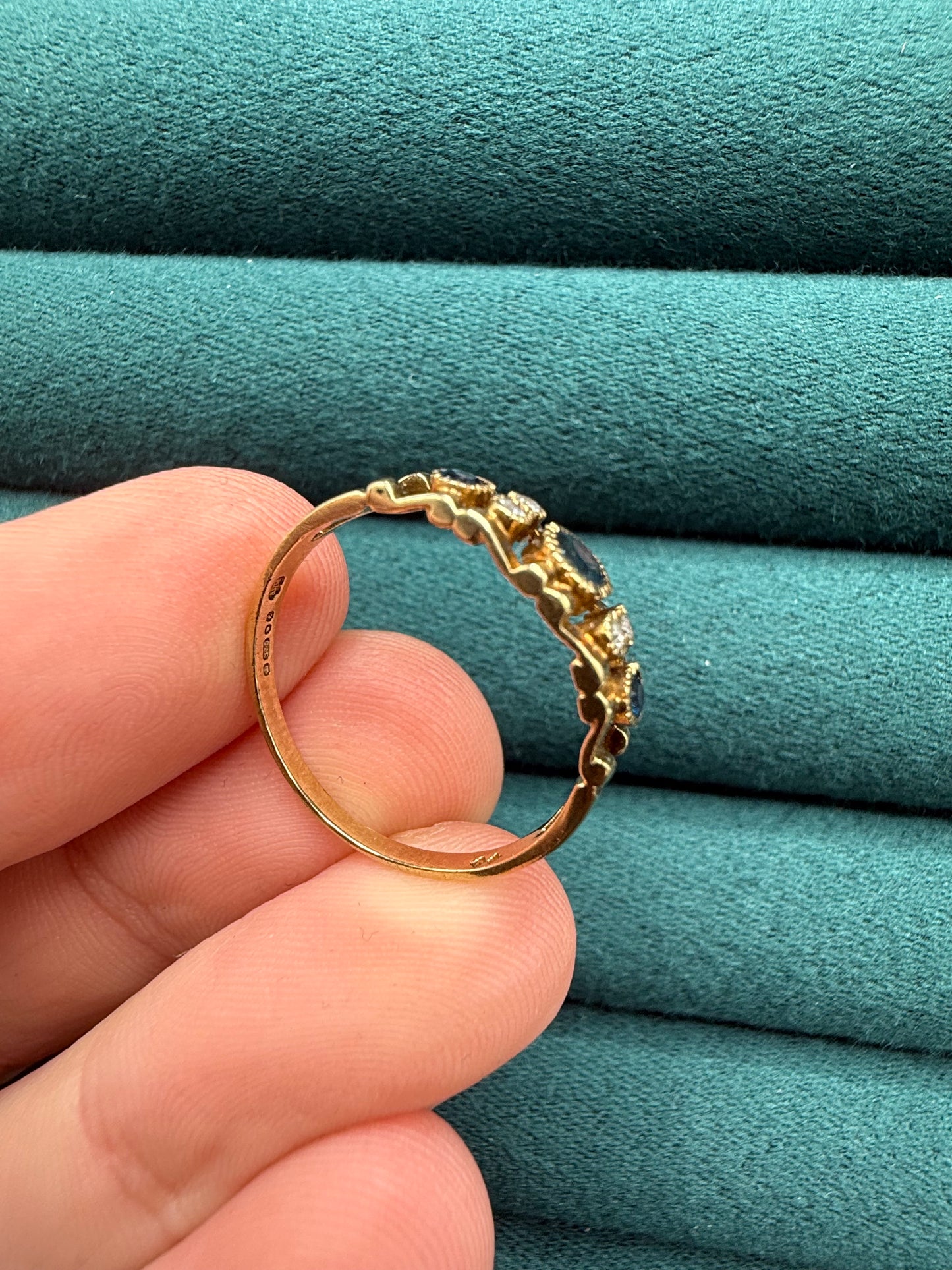 9ct gold sapphire and diamond ring