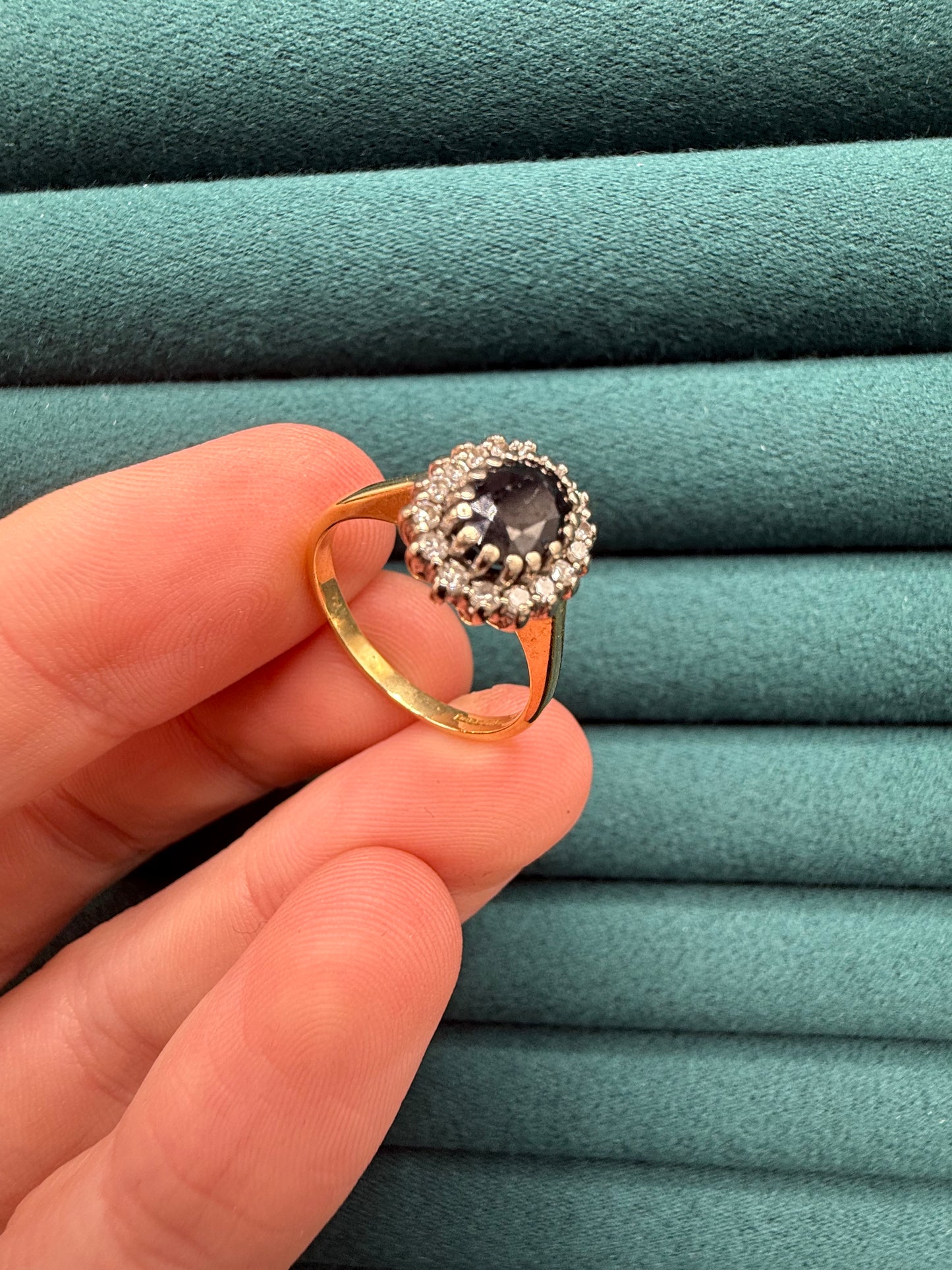 18ct gold sapphire and diamond ring