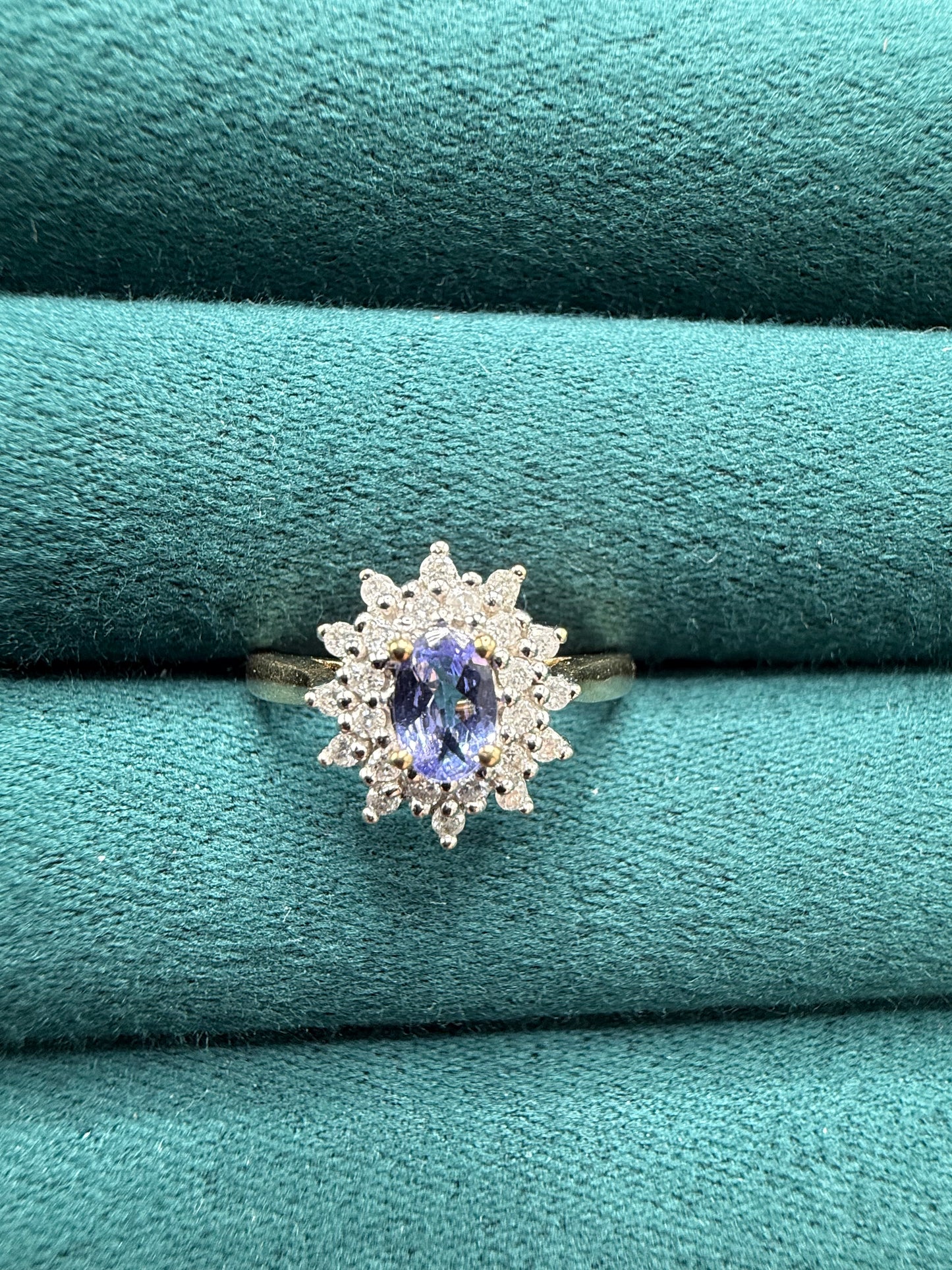 9ct gold tanzanite and diamond cluster ring