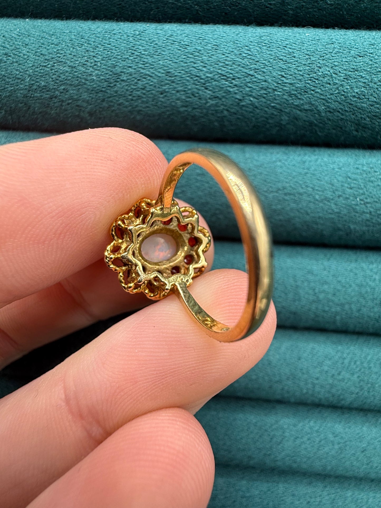 9ct gold opal and garnet ring
