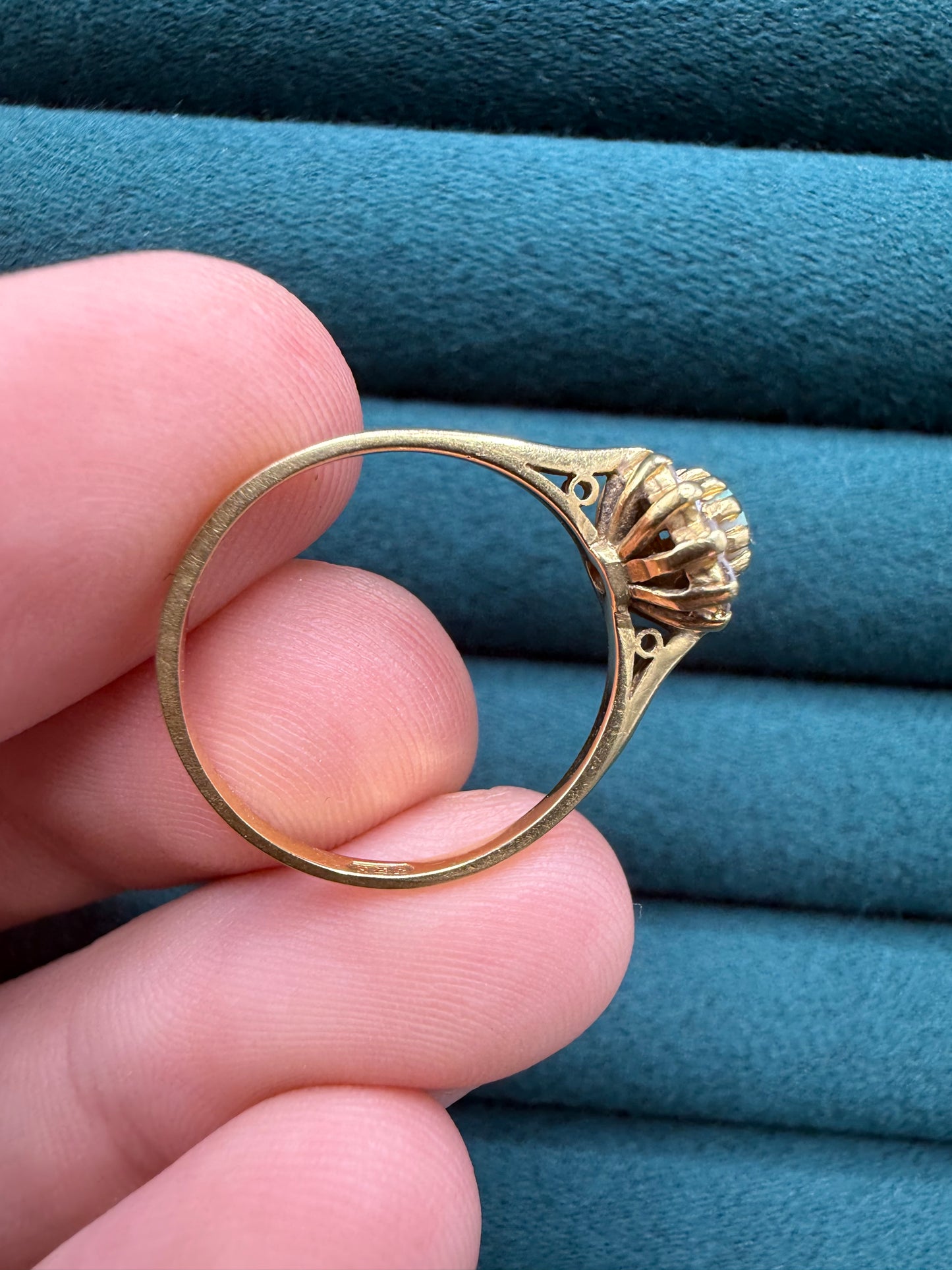 18ct gold opal and diamond ring