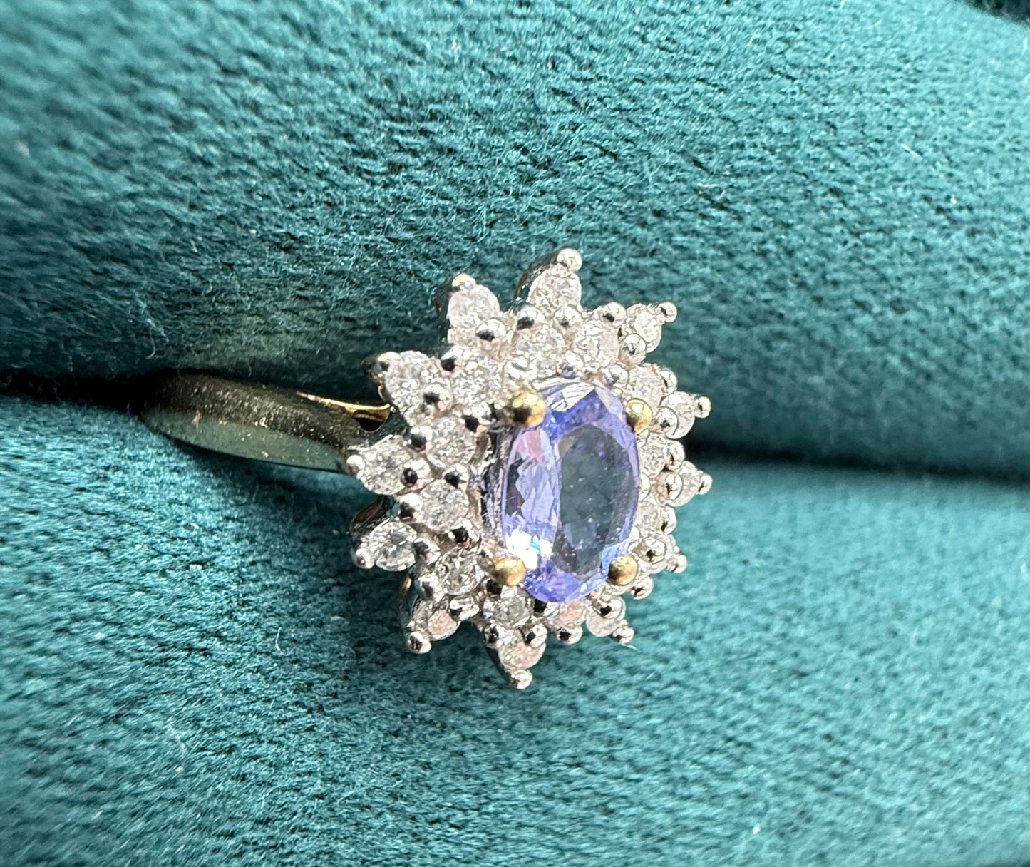 9ct gold tanzanite and diamond cluster ring