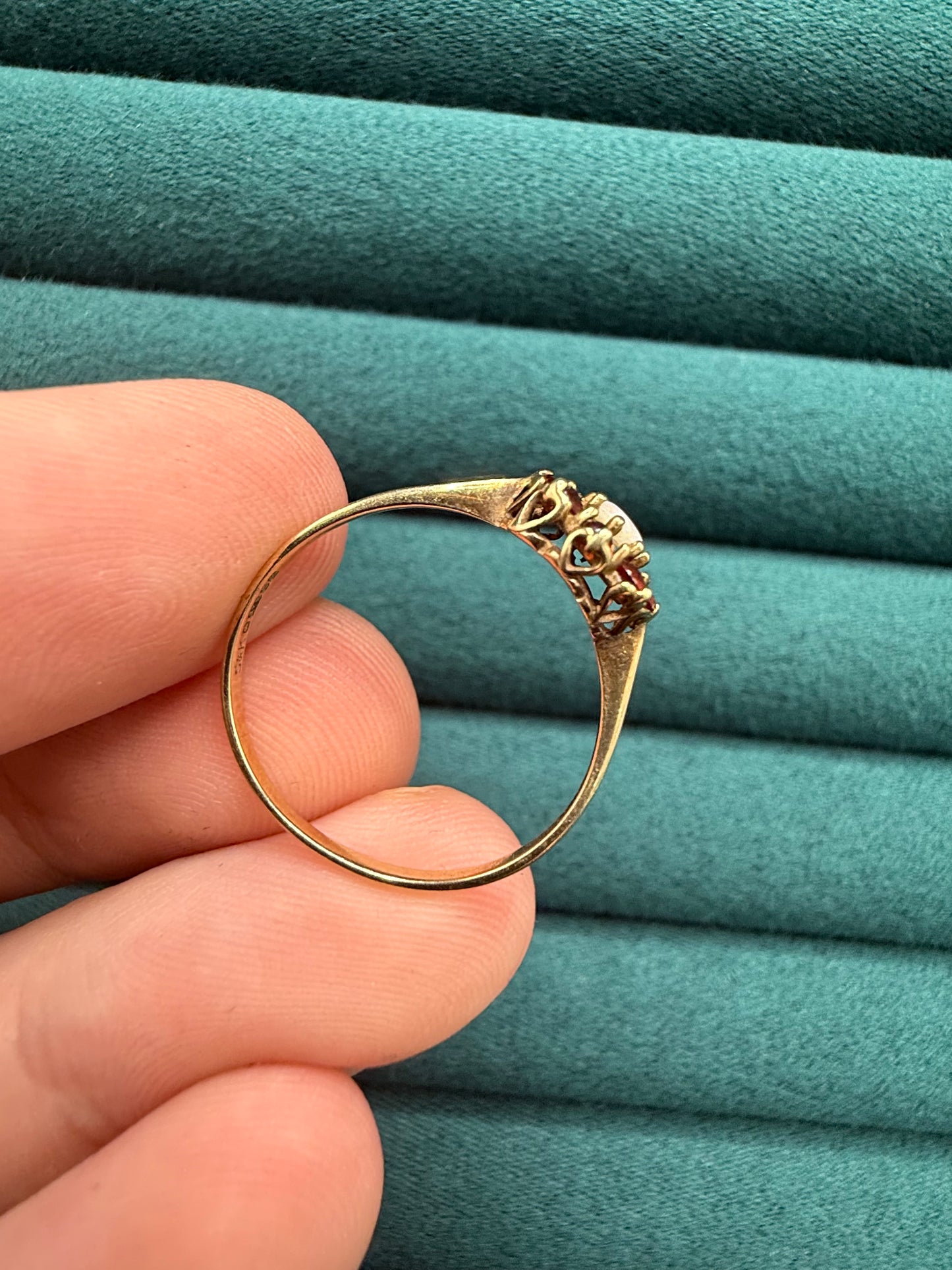 9ct gold opal and garnet cluster ring