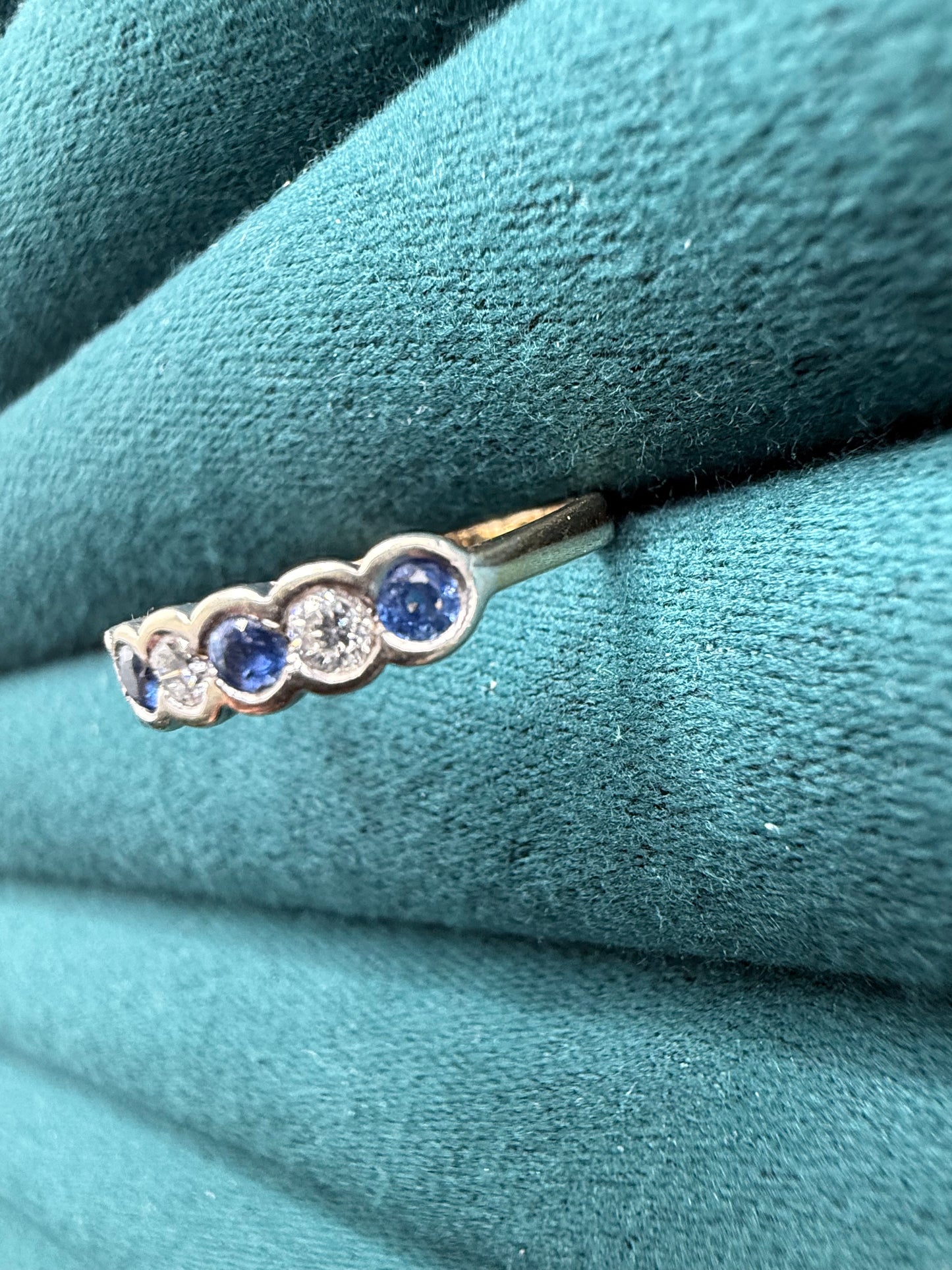 9ct gold sapphire and diamond ring