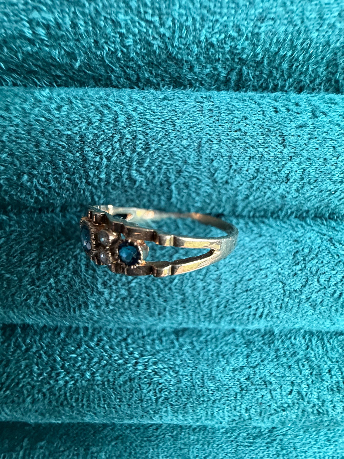 9ct gold sapphire and diamond ring