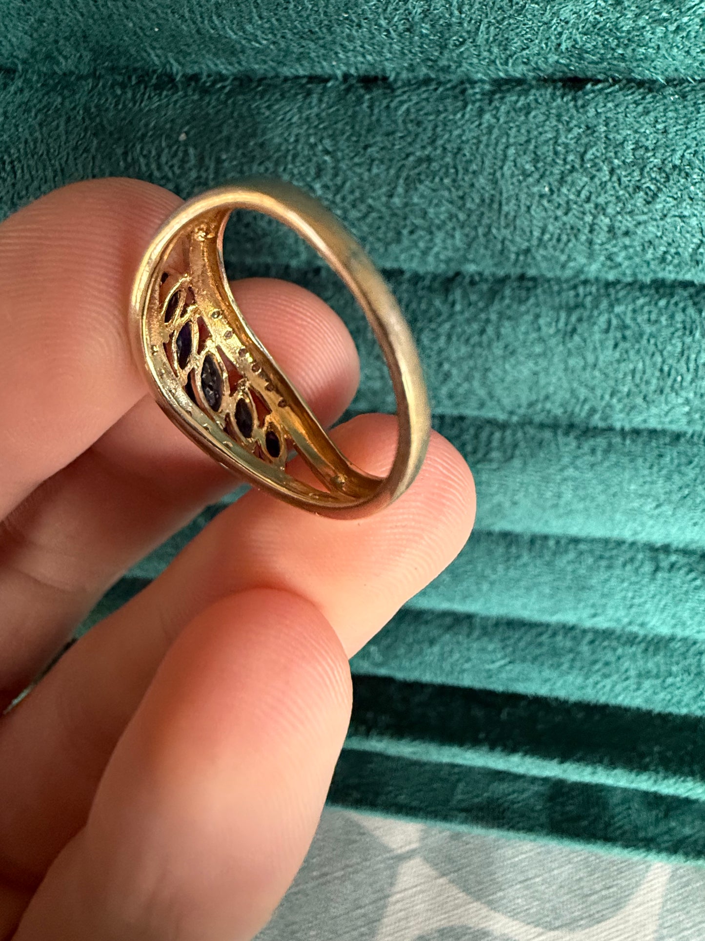 9ct gold sapphire and diamond ring