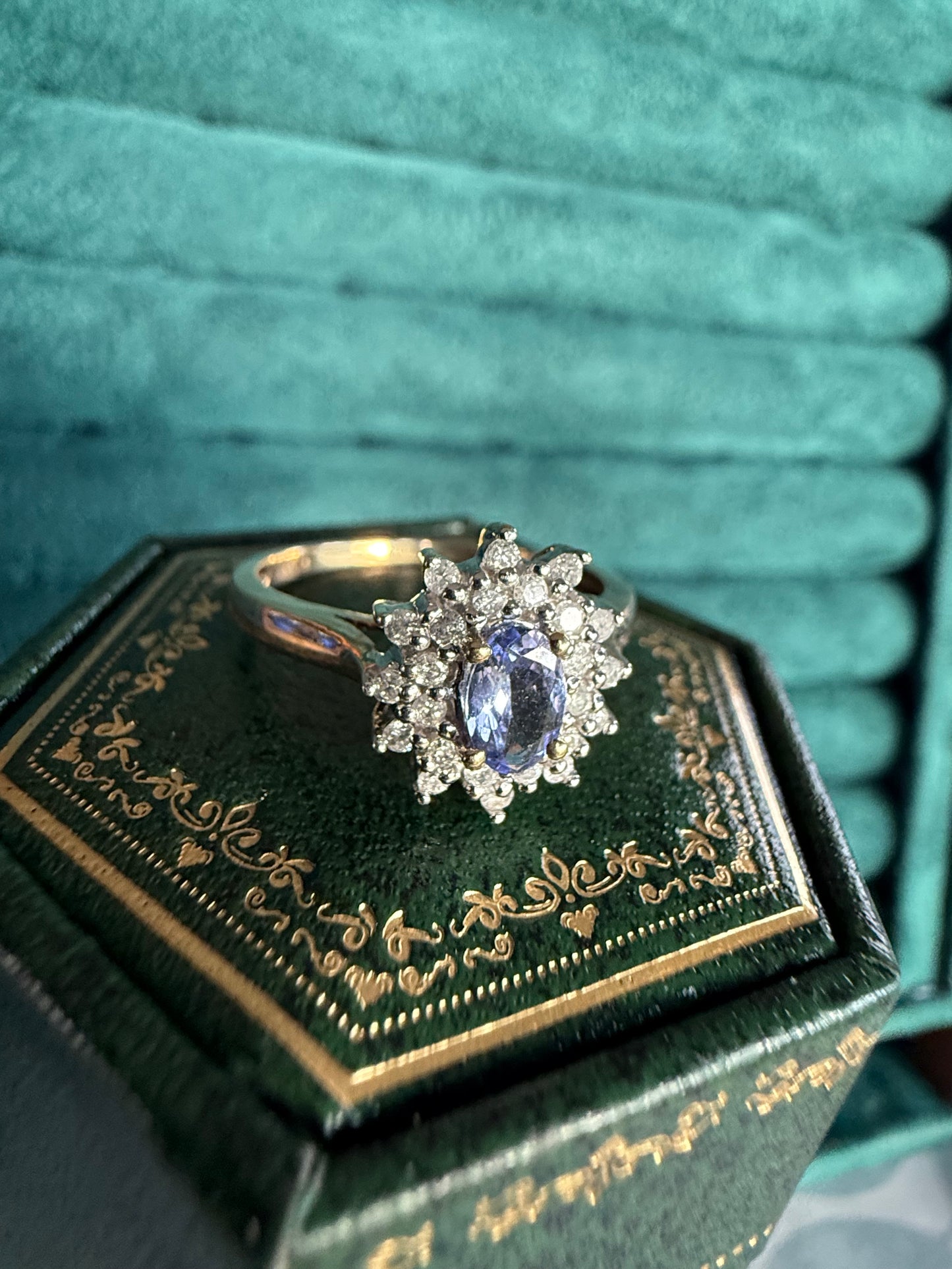 9ct gold tanzanite and diamond cluster ring