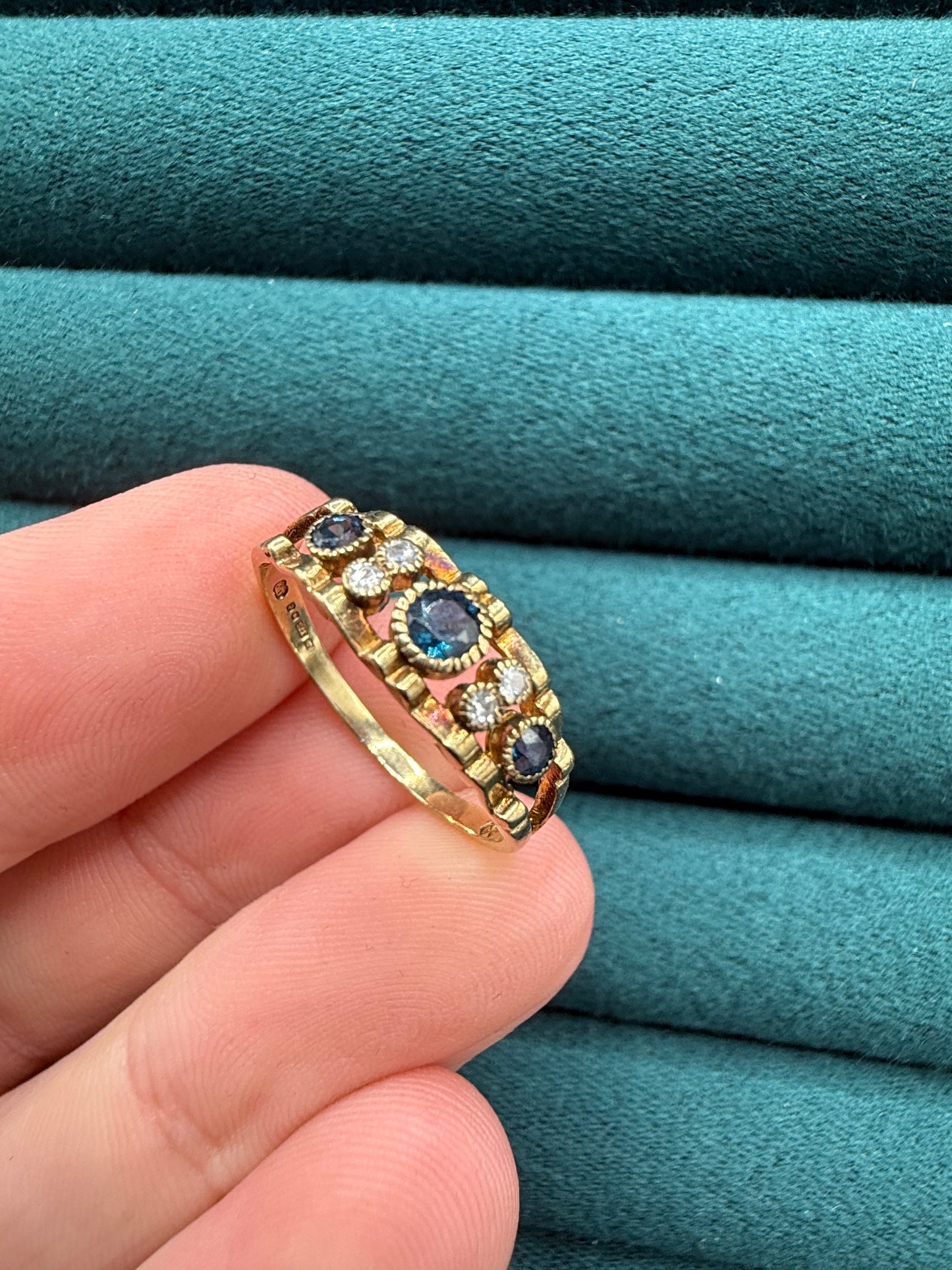 9ct gold sapphire and diamond ring