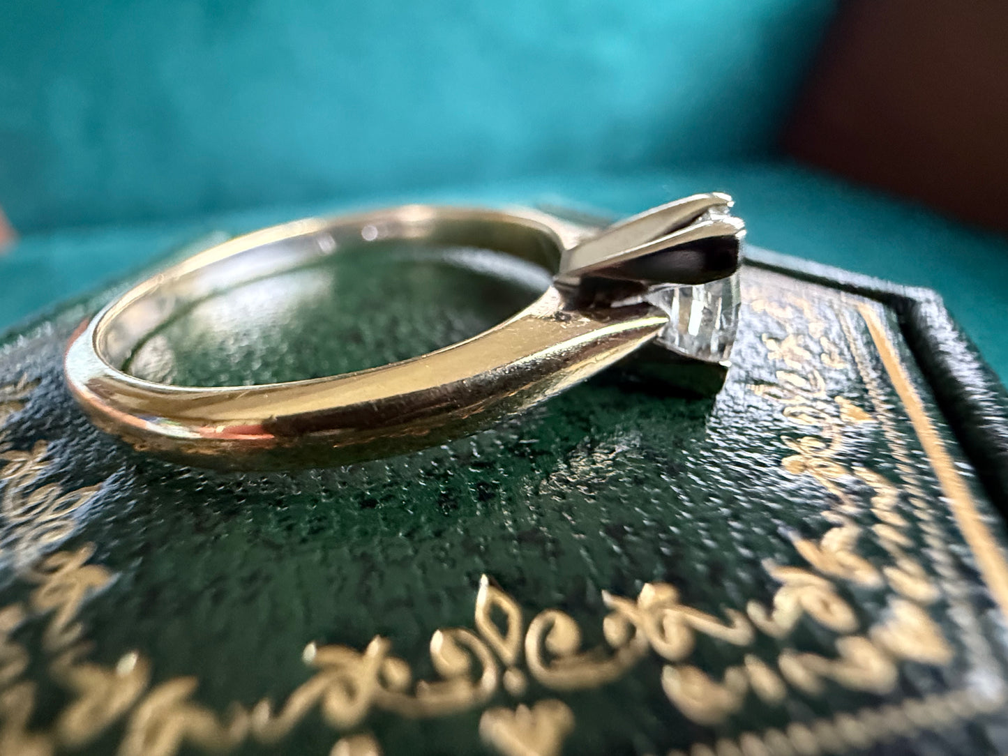 18ct gold criss cross cut diamond ring