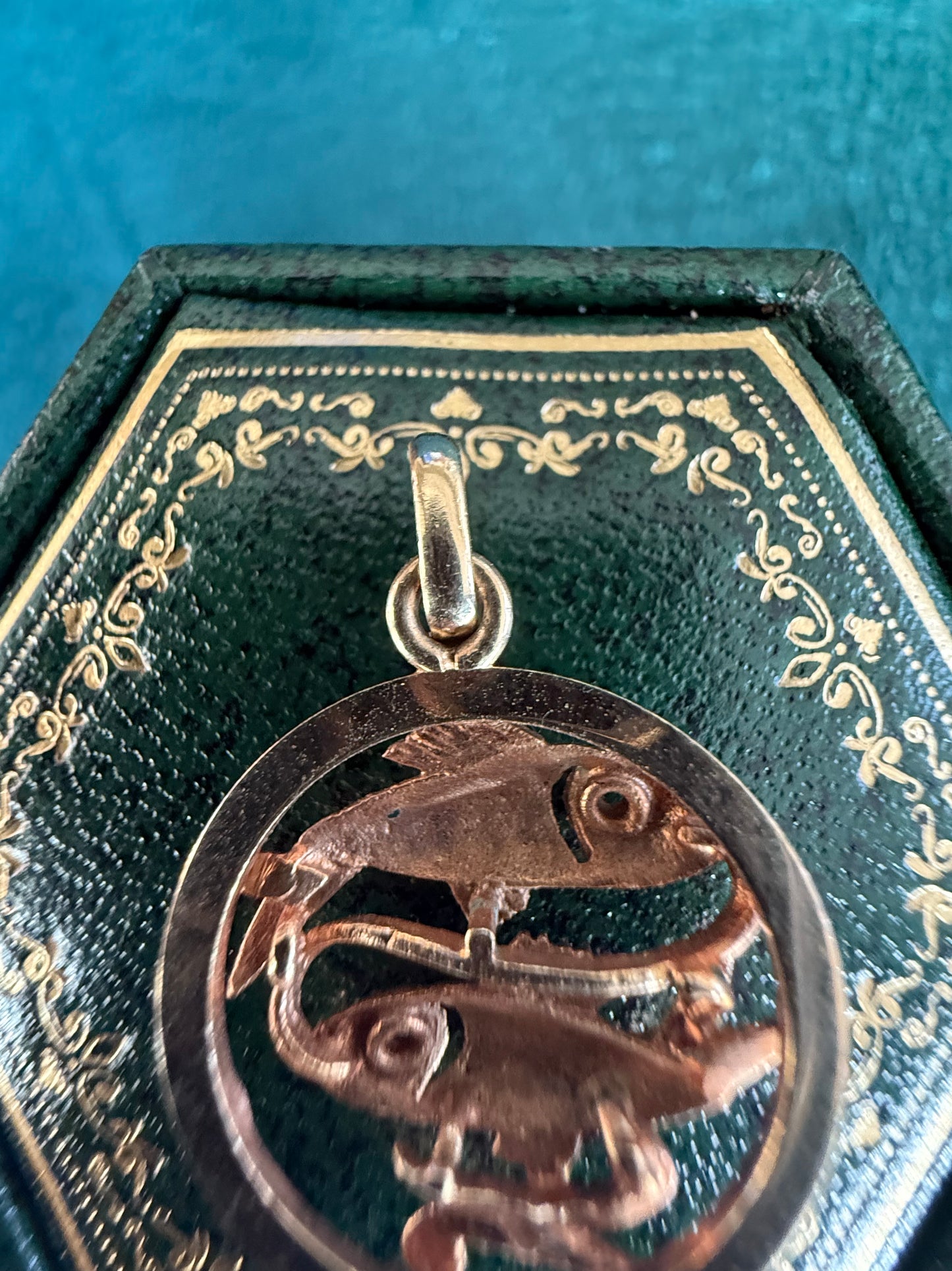 9ct gold fish pendant