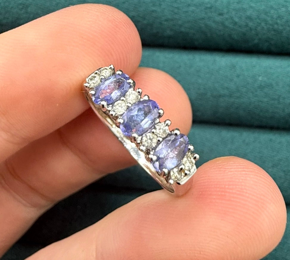 9ct white gold tanzinite and diamond ring