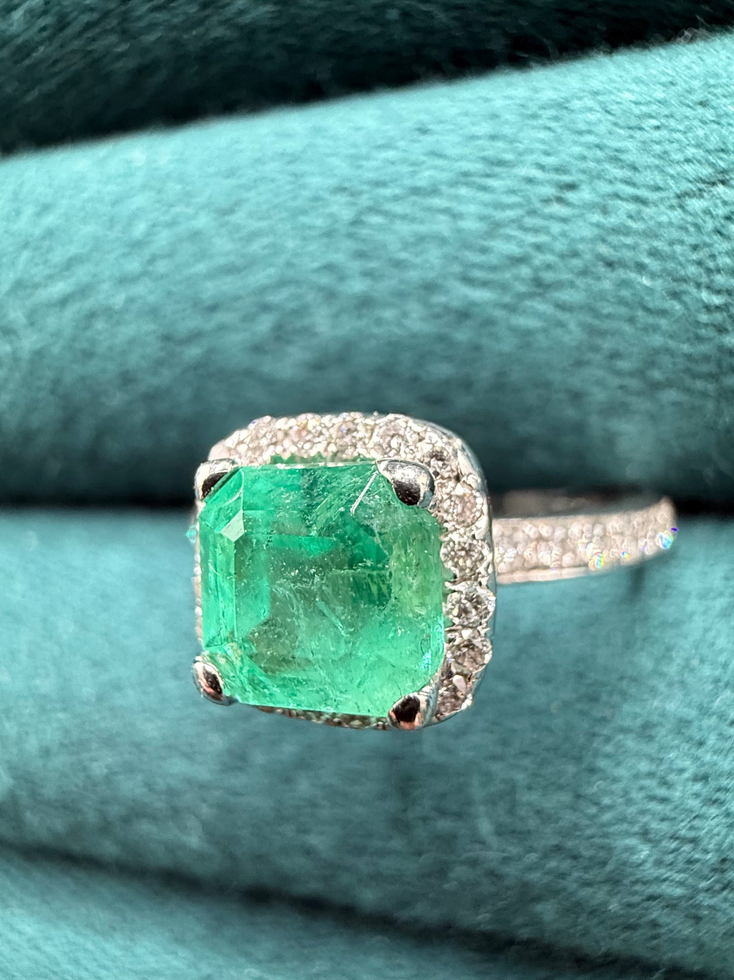 18ct gold emerald and diamond halo ring