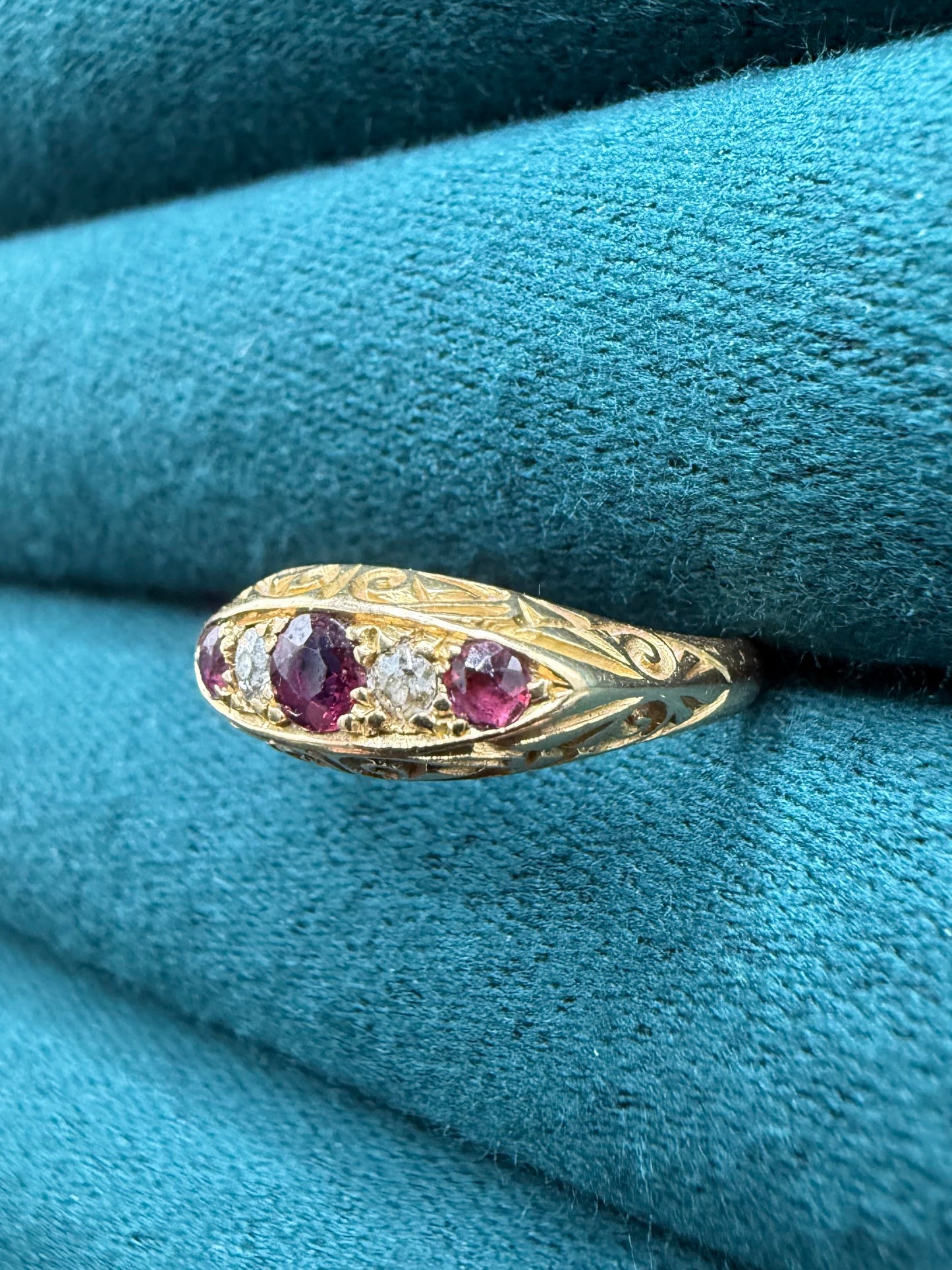 18ct gold antique ruby and diamond boat ring size M