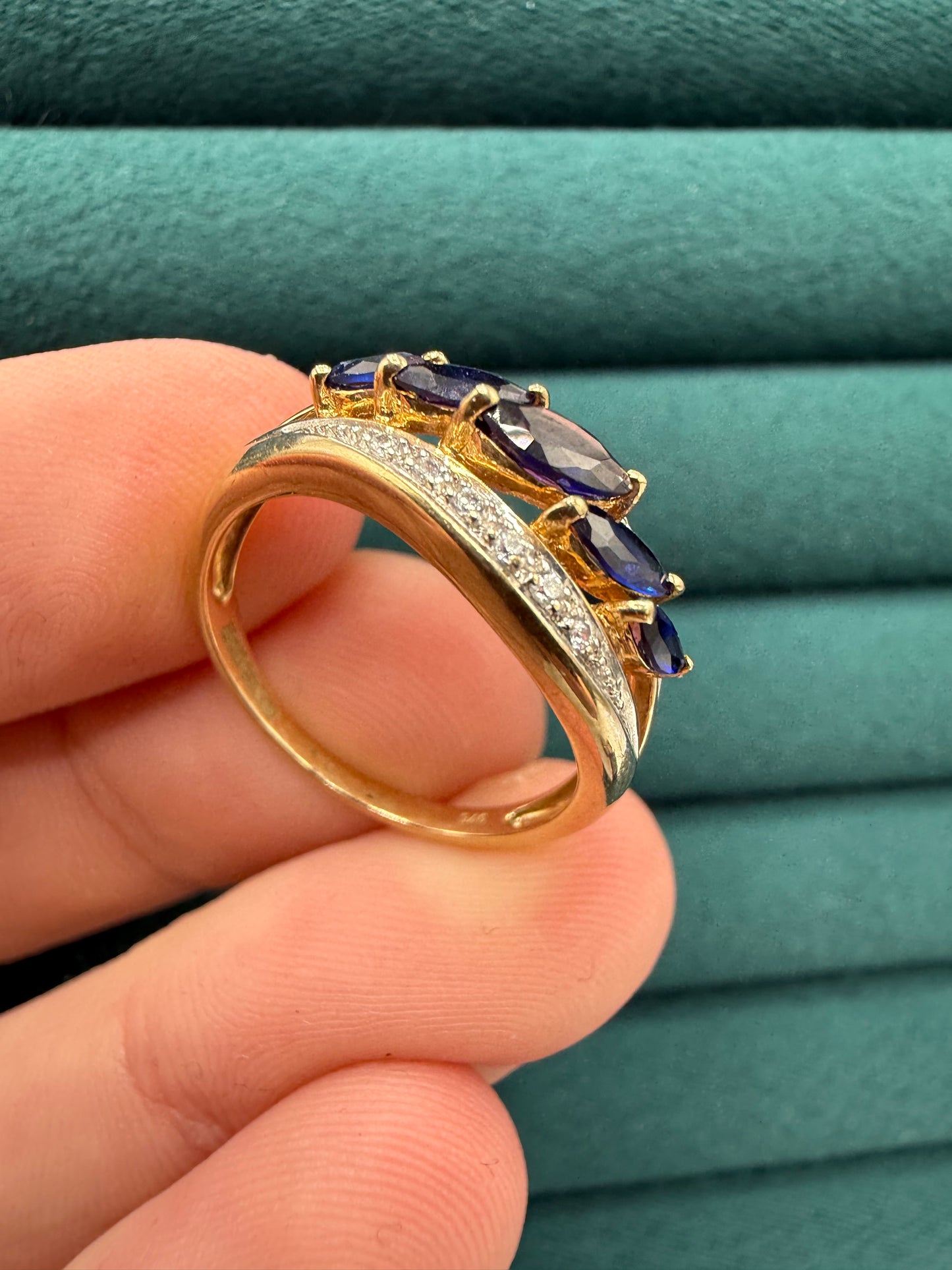 9ct gold sapphire and diamond ring