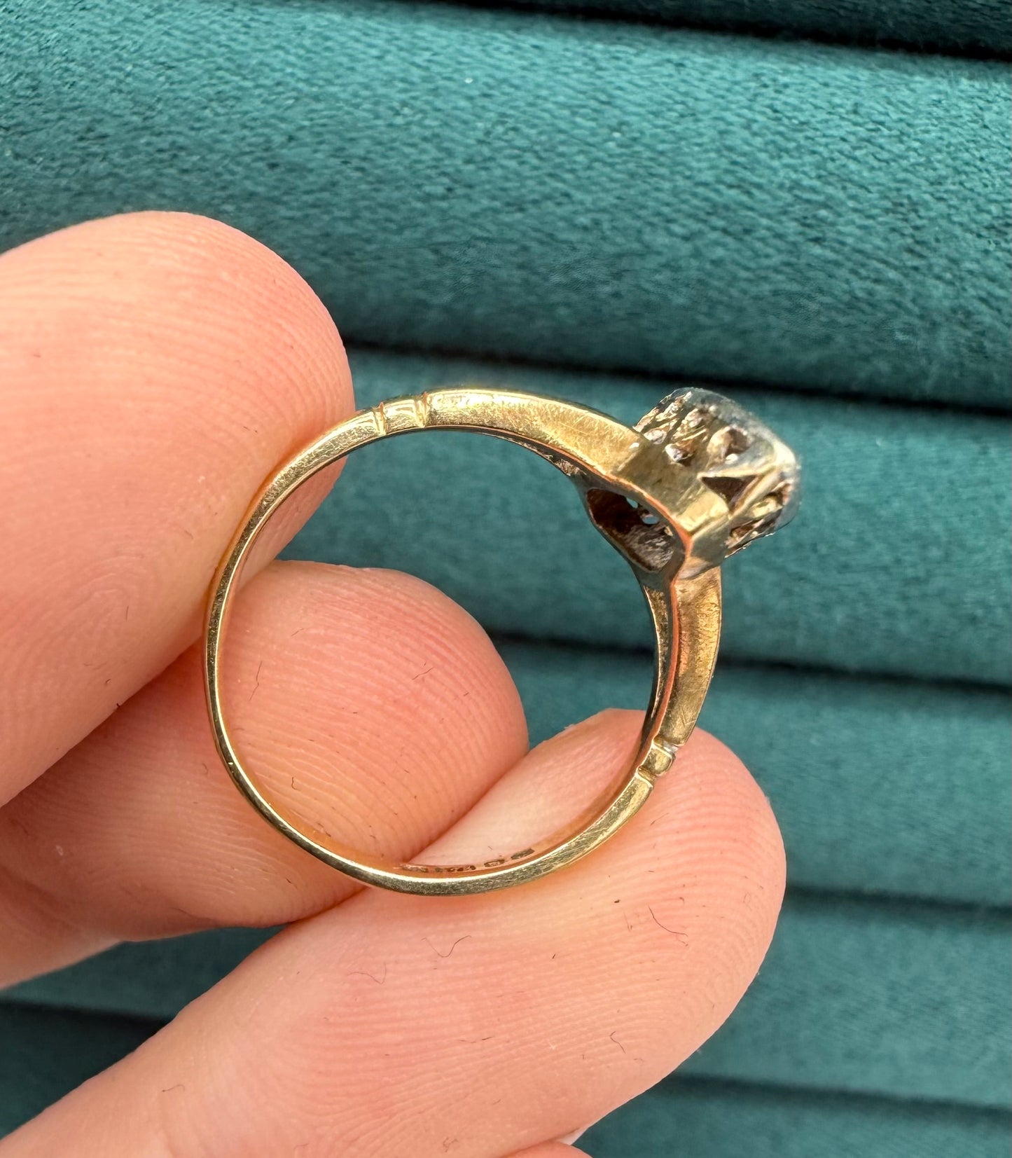 9ct gold kite shaped diamond ring