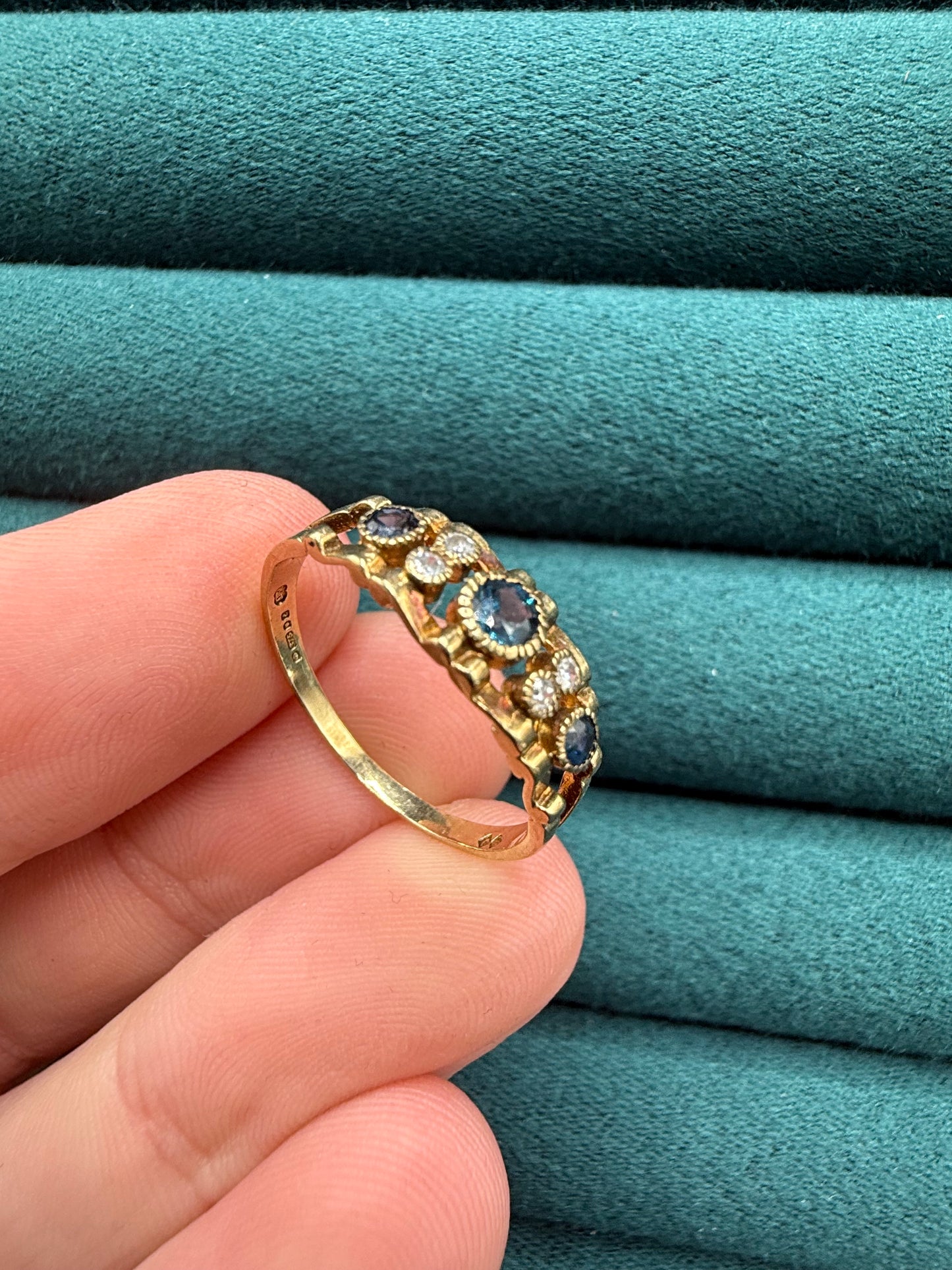 9ct gold sapphire and diamond ring