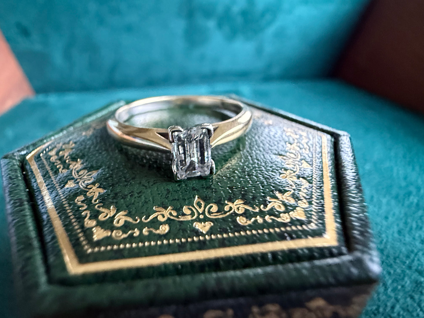 18ct gold criss cross cut diamond ring