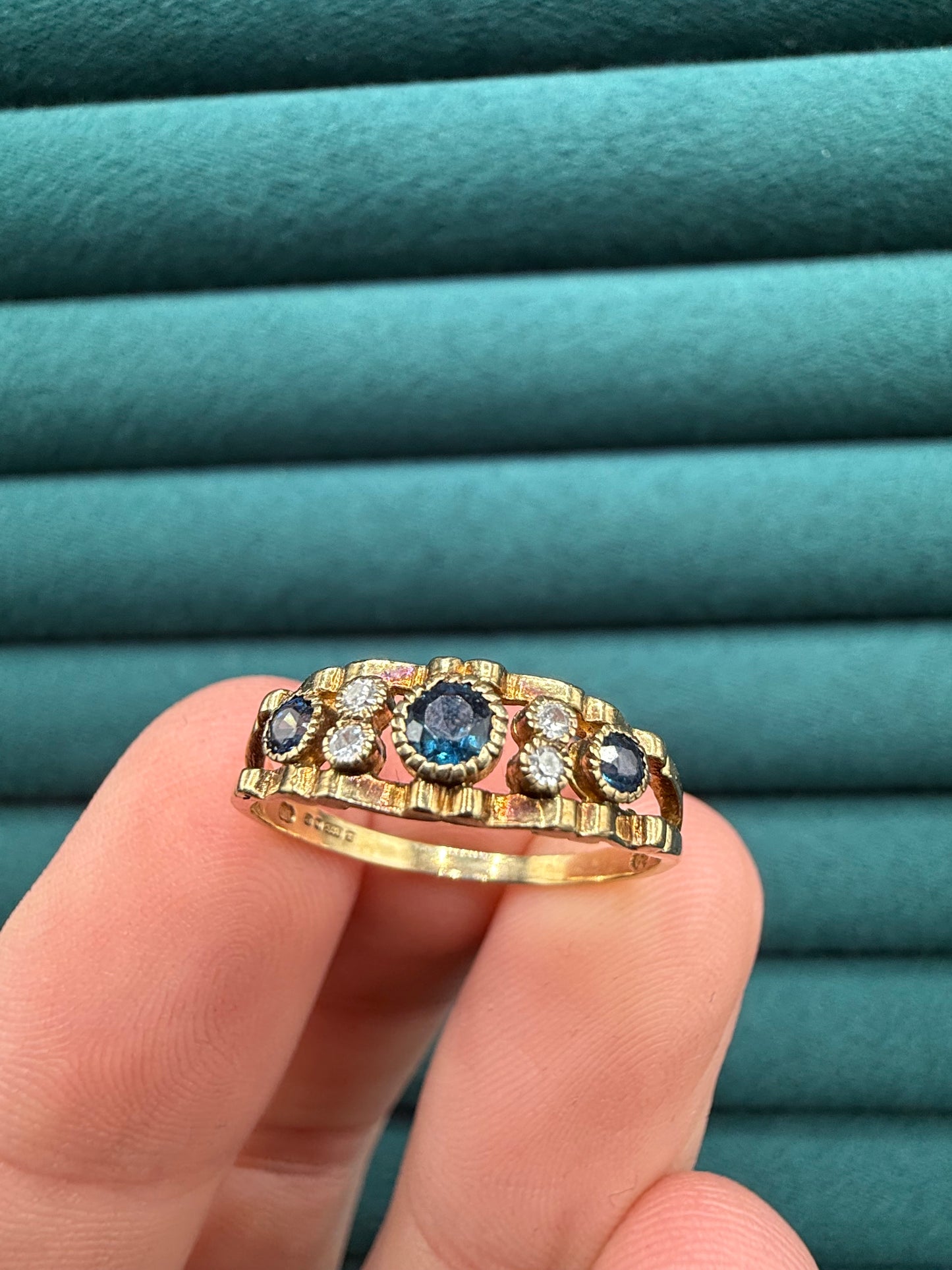 9ct gold sapphire and diamond ring