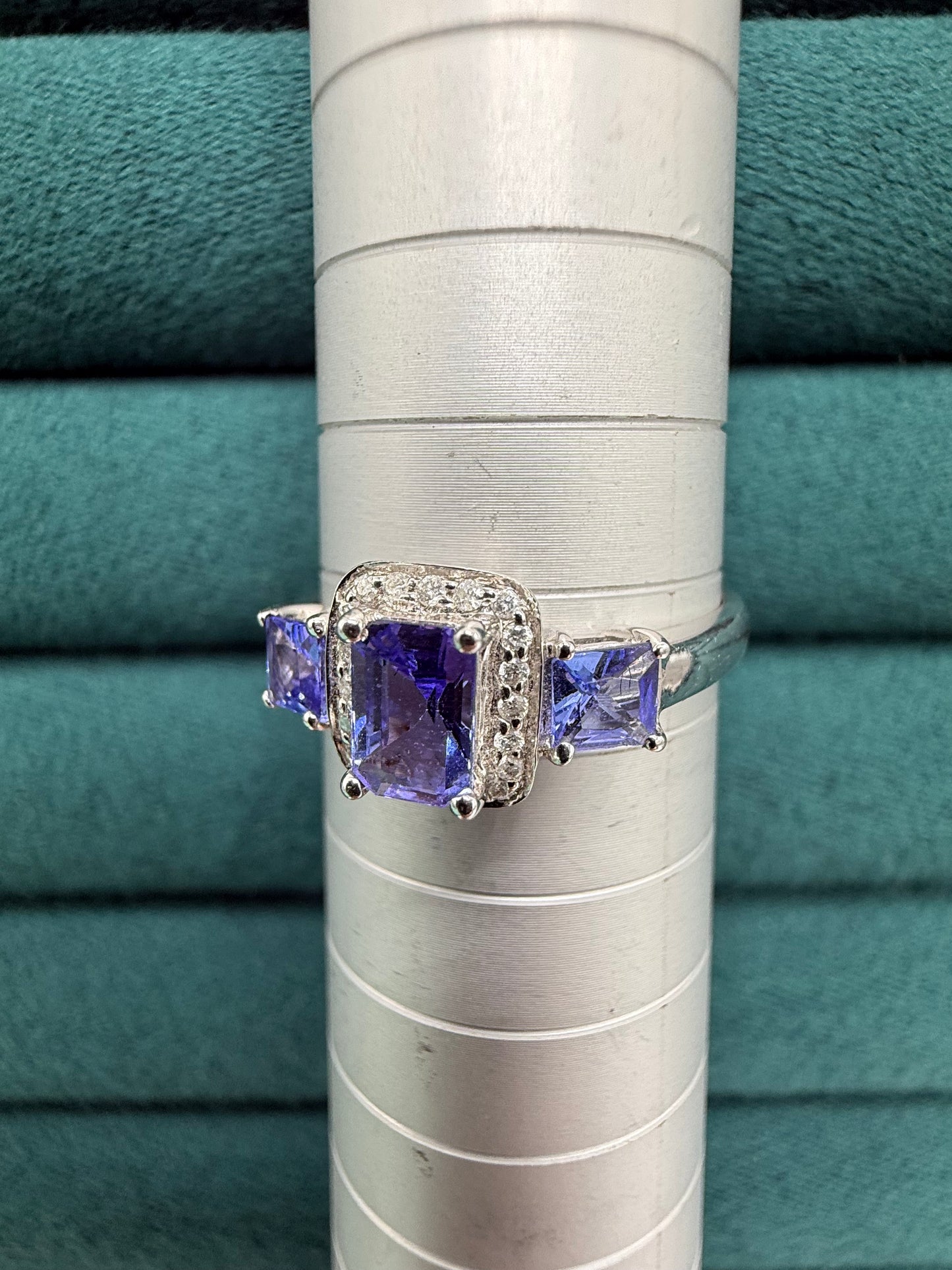 14ct white gold tanzanite and diamond ring