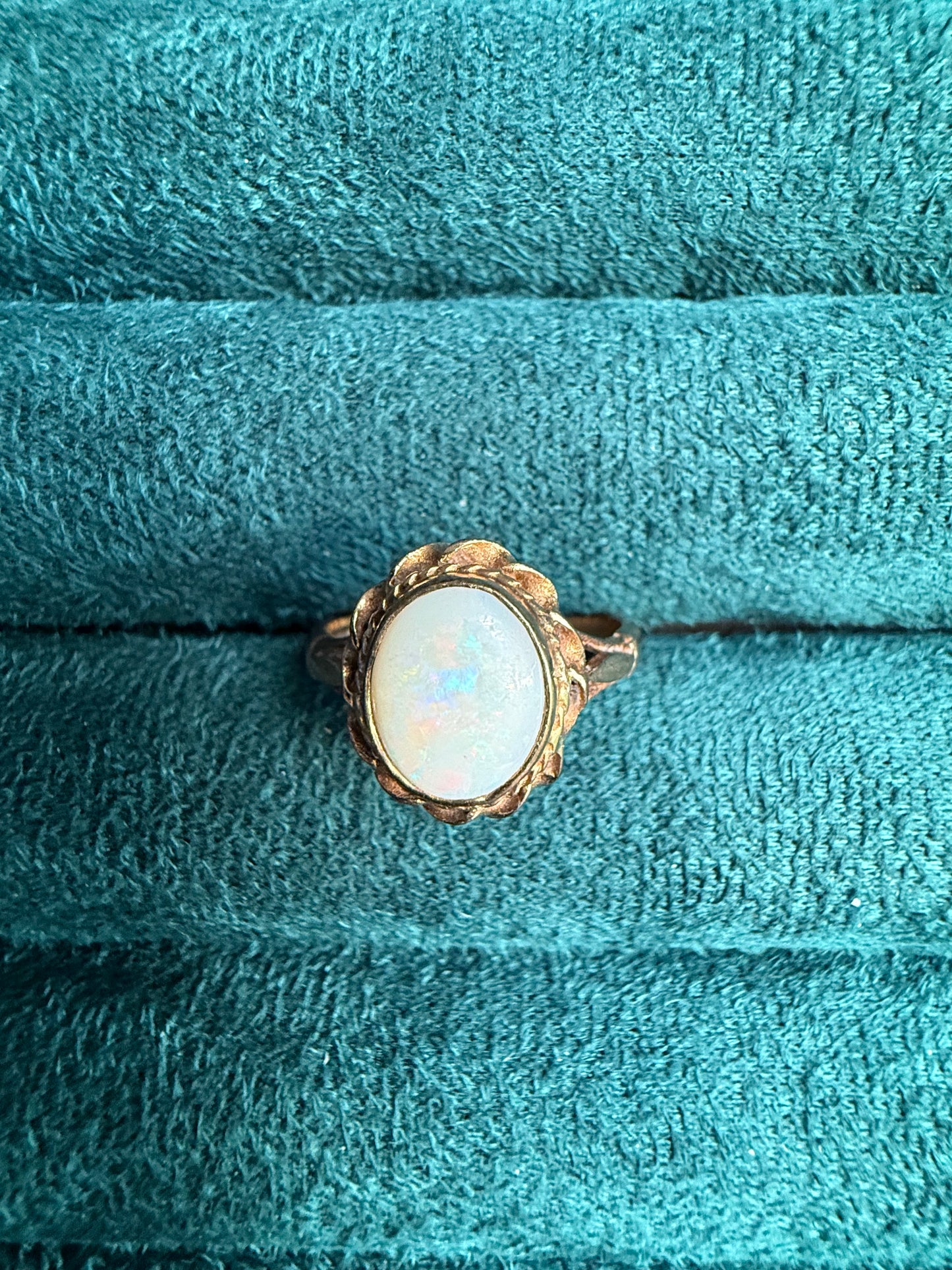 9ct gold opal ring