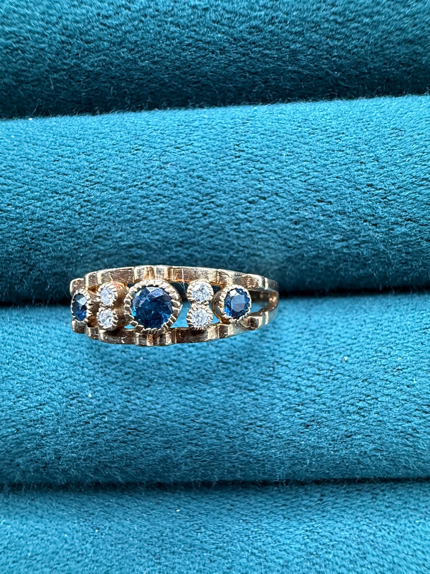 9ct gold sapphire and diamond ring