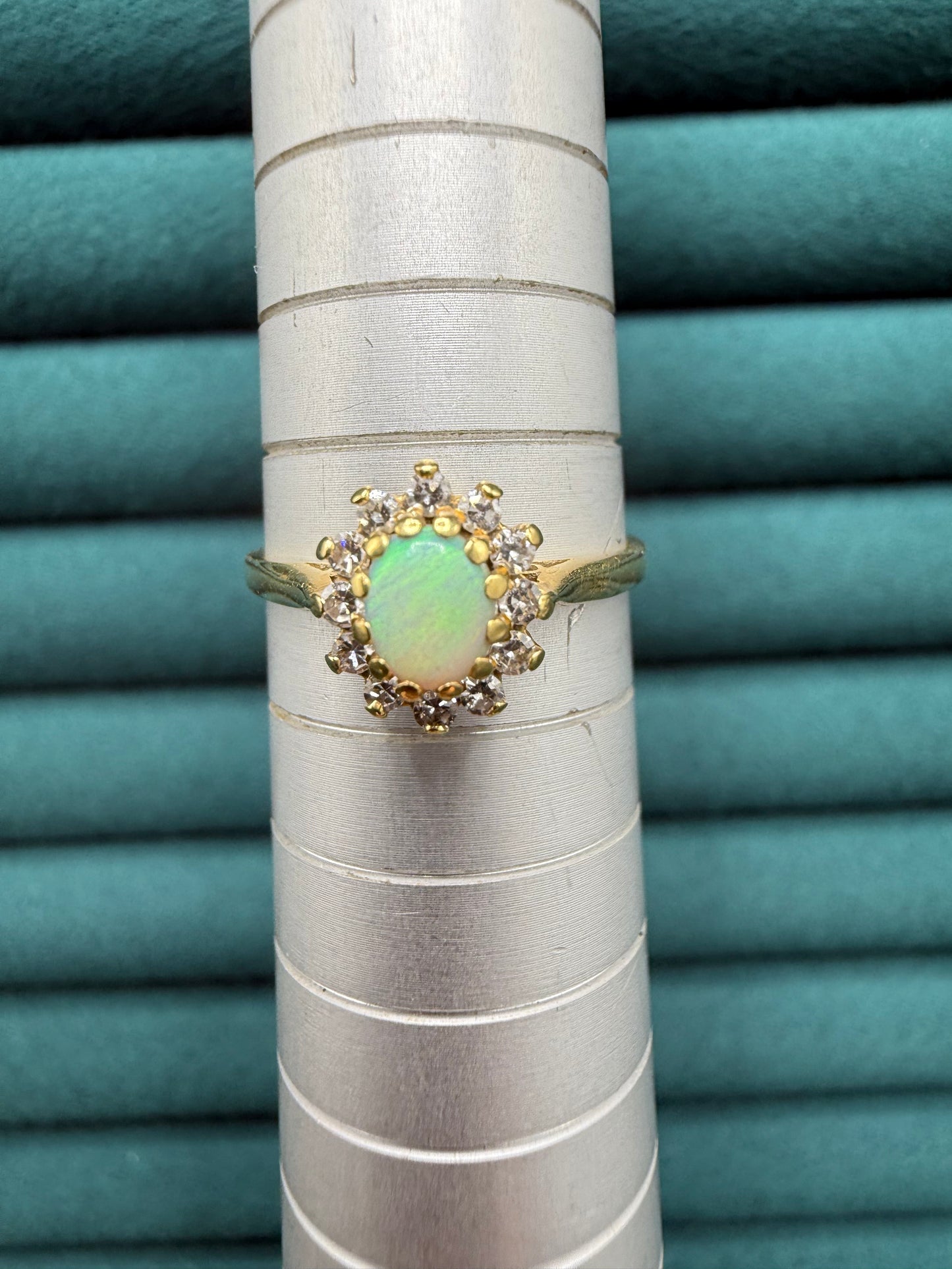 18ct gold opal and diamond ring