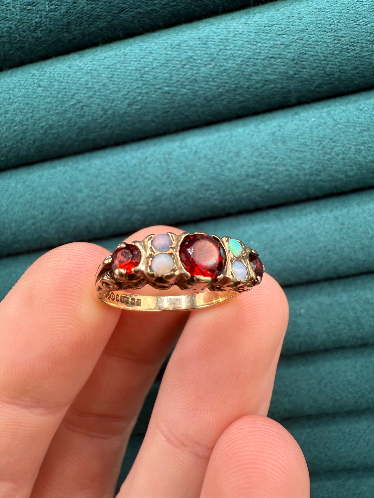 9ct gold opal and garnet ring